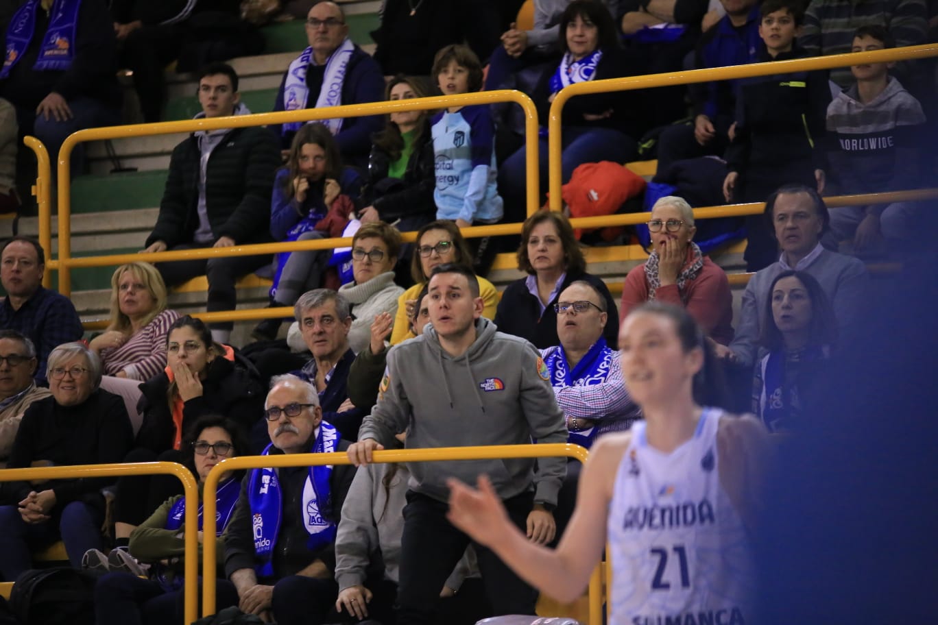 Fotos: Primer partido de Vázquez con el CB Avenida