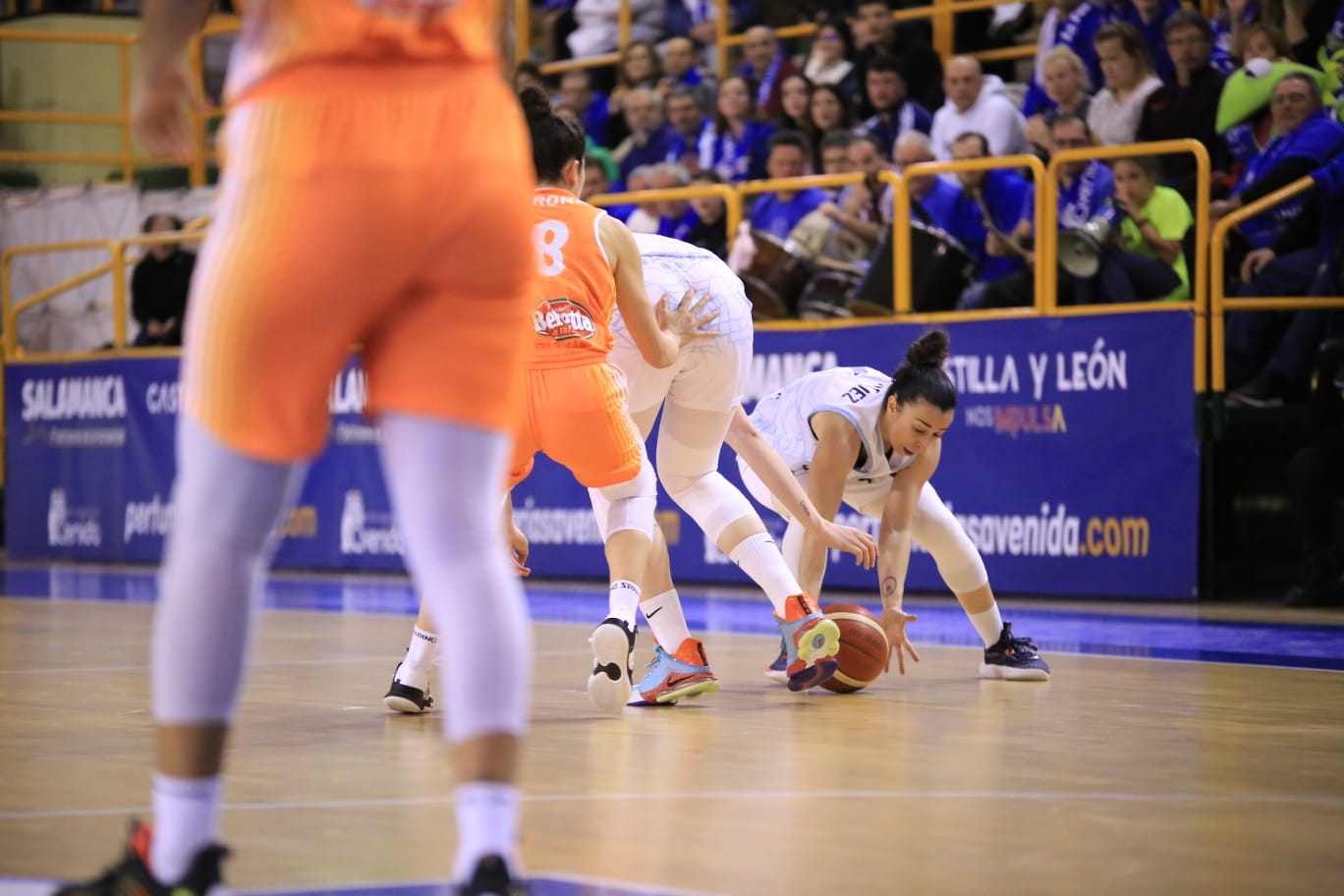 Fotos: Primer partido de Vázquez con el CB Avenida