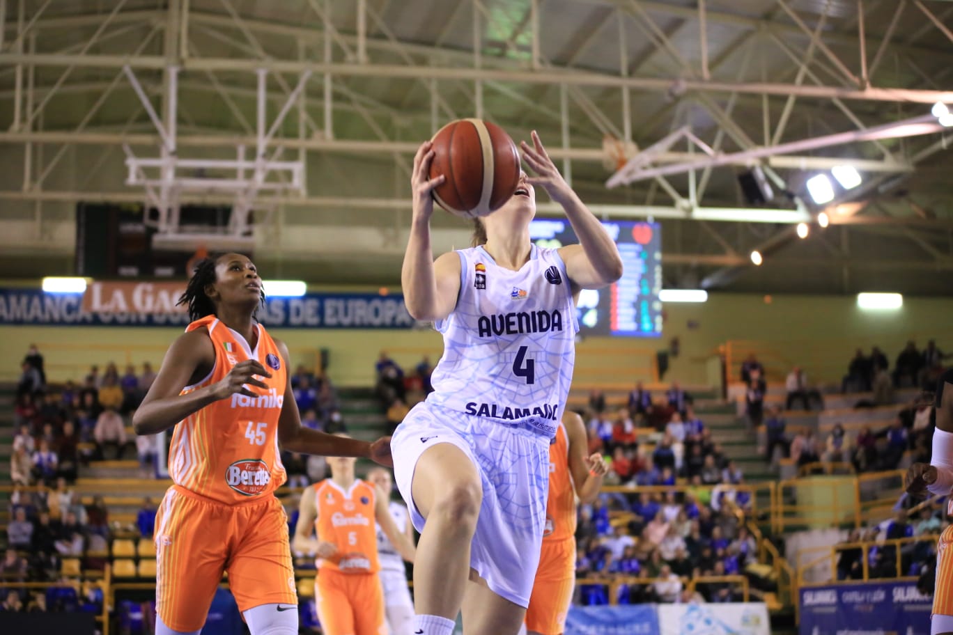 Fotos: Primer partido de Vázquez con el CB Avenida