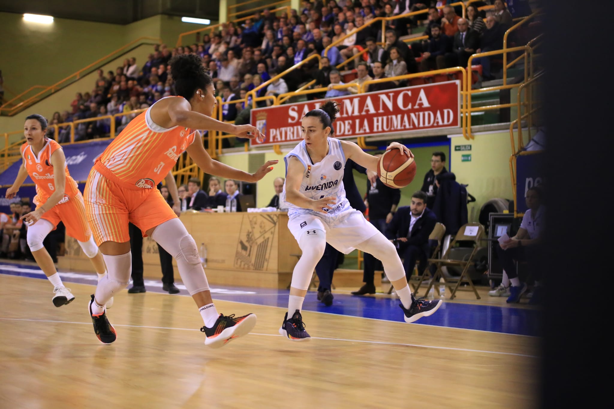 Fotos: Primer partido de Vázquez con el CB Avenida