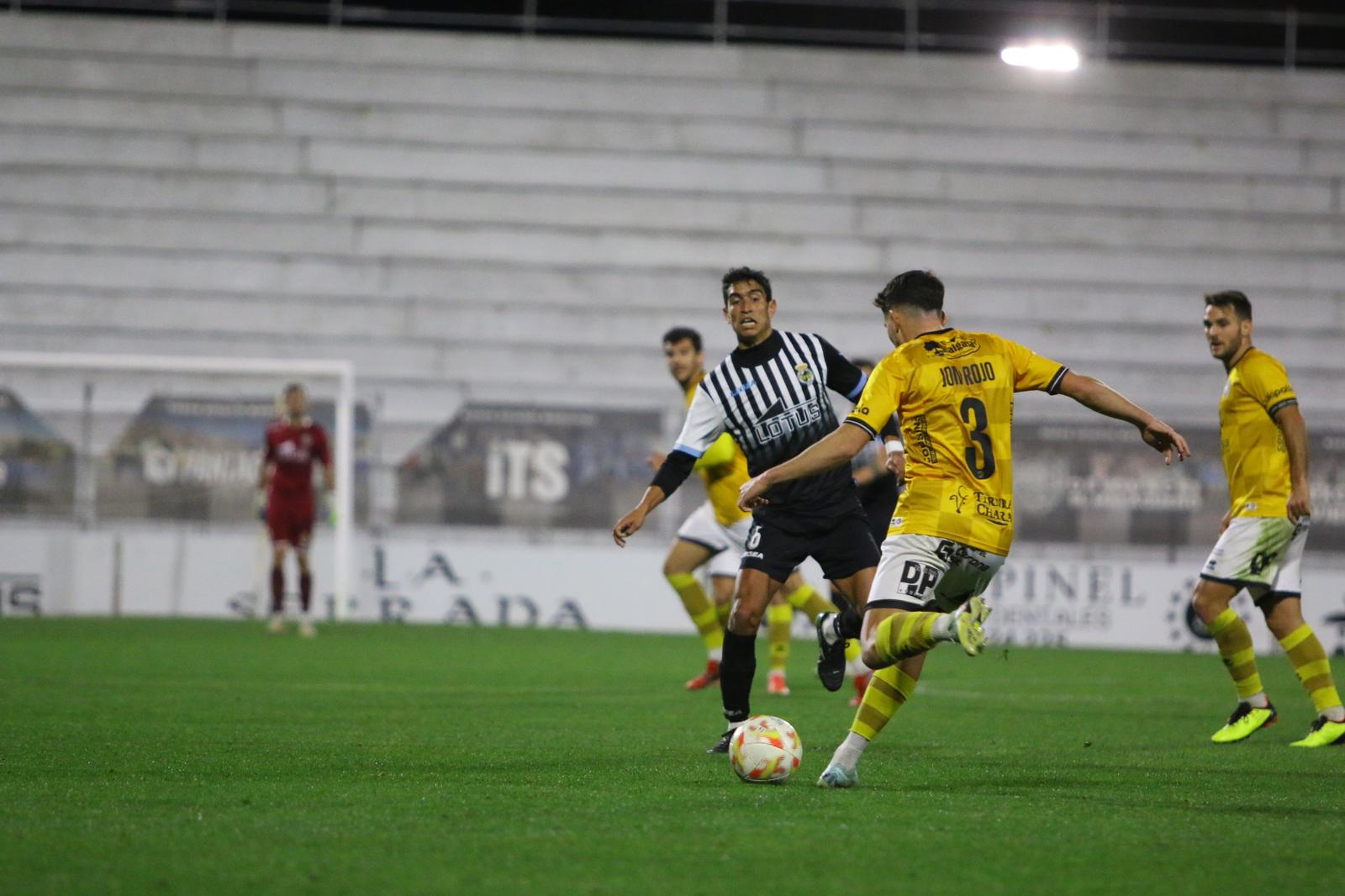 Fotos: Importante triunfo de Unionistas CF ante la RB Linense para alejarse del descenso