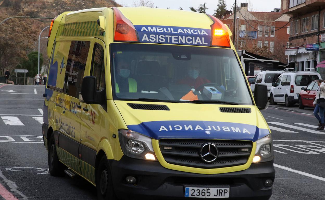 Una herida en un choque frontal en la peligrosa carretera de Aldeatejada