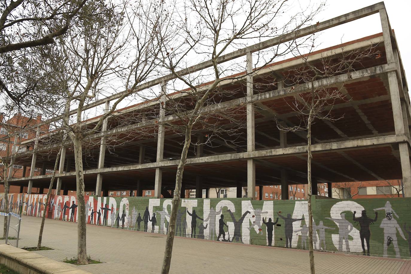 Fotos: Y seguimos en las mismas... El Zurguén y el Teso, su edificio inacabado, y mucho más