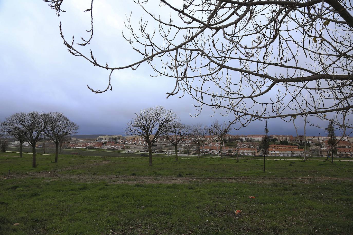 Fotos: Y seguimos en las mismas... El Zurguén y el Teso, su edificio inacabado, y mucho más