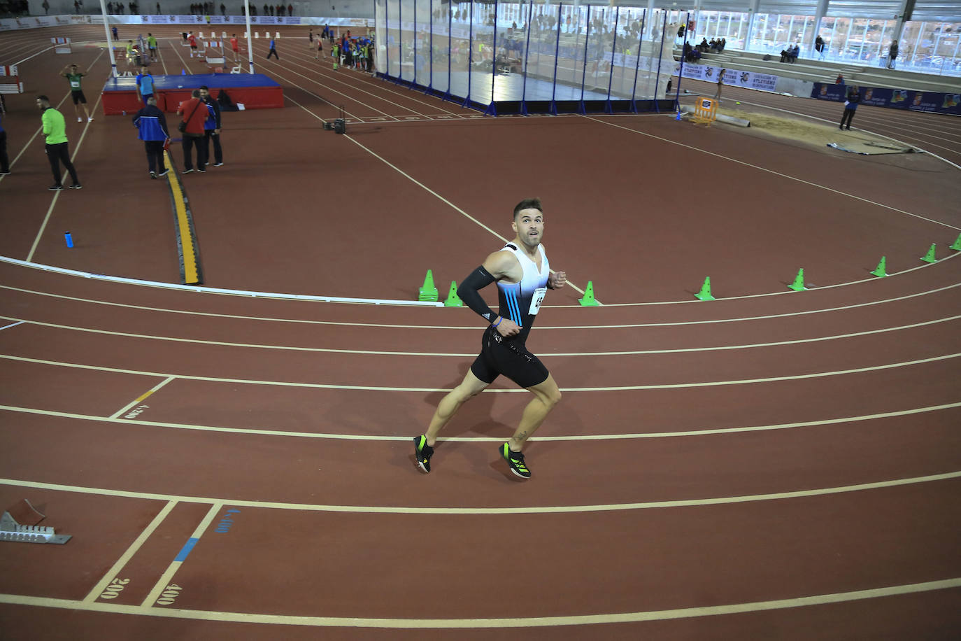 Fotos: Control de atletismo en la Carlos Gil Pérez con la presencia de Óscar Husillos