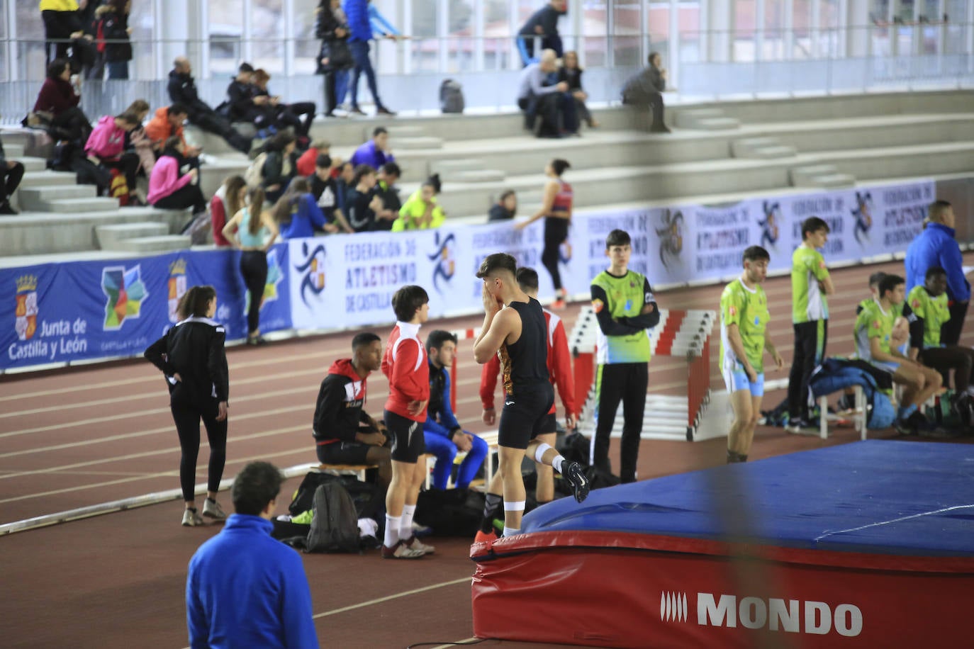 Fotos: Control de atletismo en la Carlos Gil Pérez con la presencia de Óscar Husillos