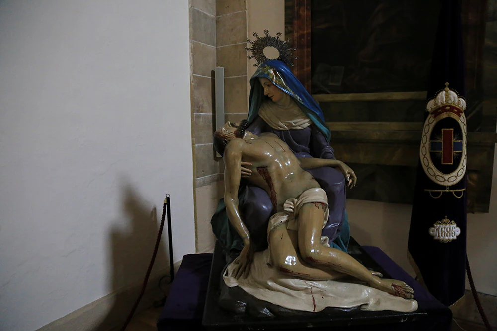 Fotos: Nuestra Señora de las Angustias recupera su policromía original