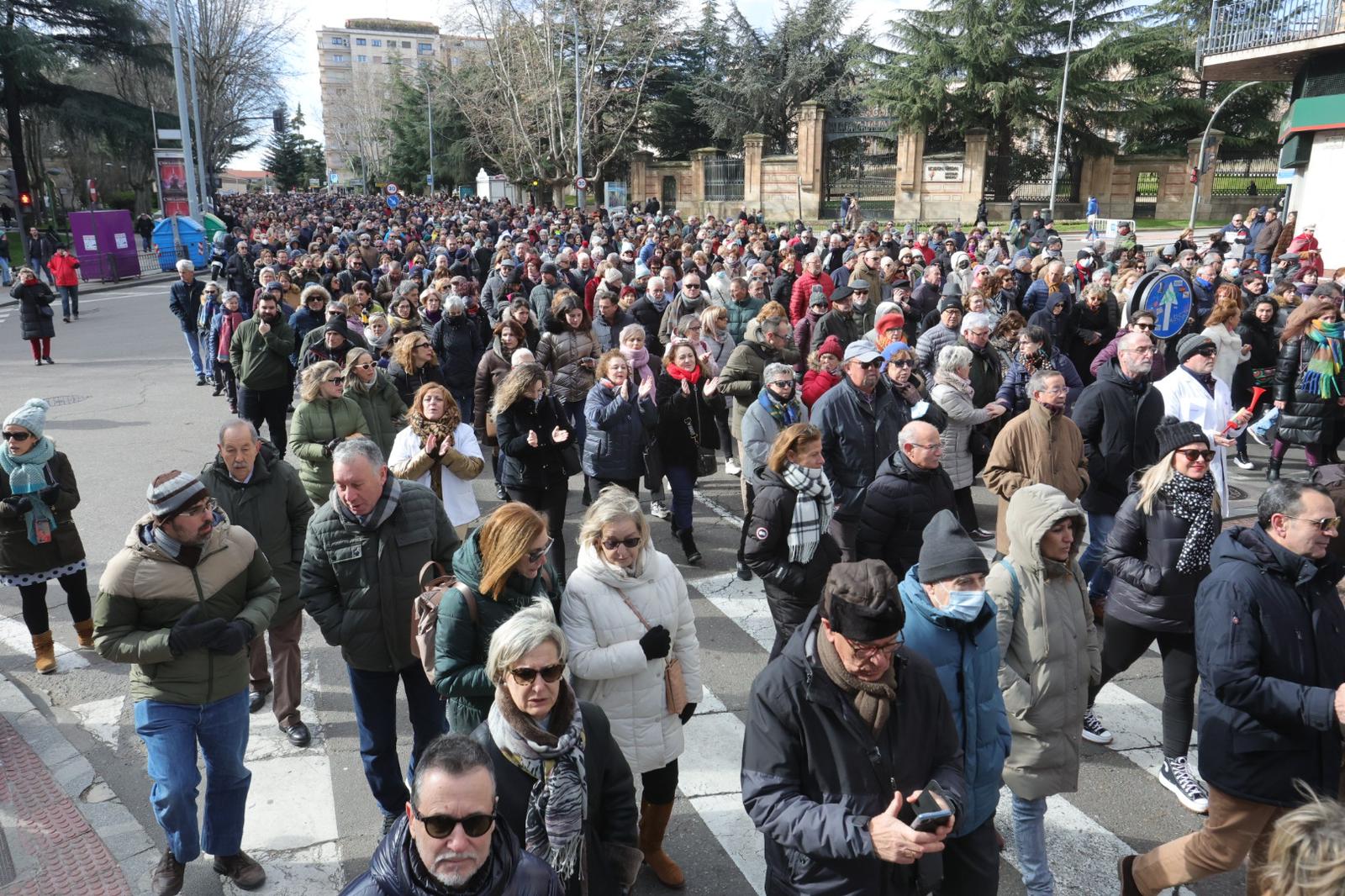 Fotos: MIles de personas participan en la Marea Blanca de Salamanca