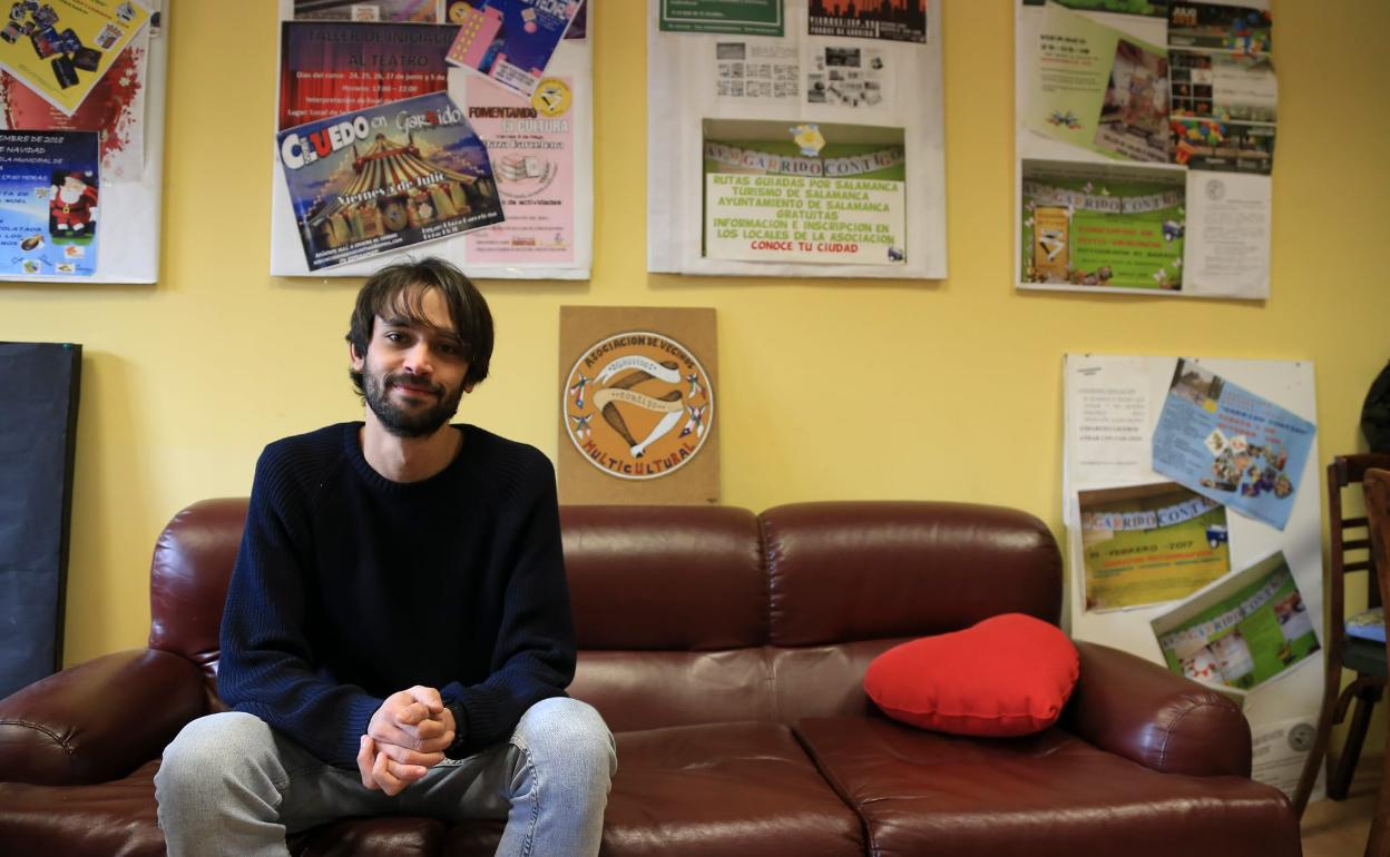 El presidente de Garrido Contigo, Gabriel Rufo, posa en la sede de la asociación. 