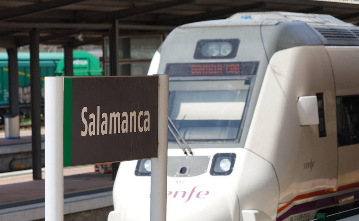 Imagen de archivo de un tren en la estación de Salamanca.
