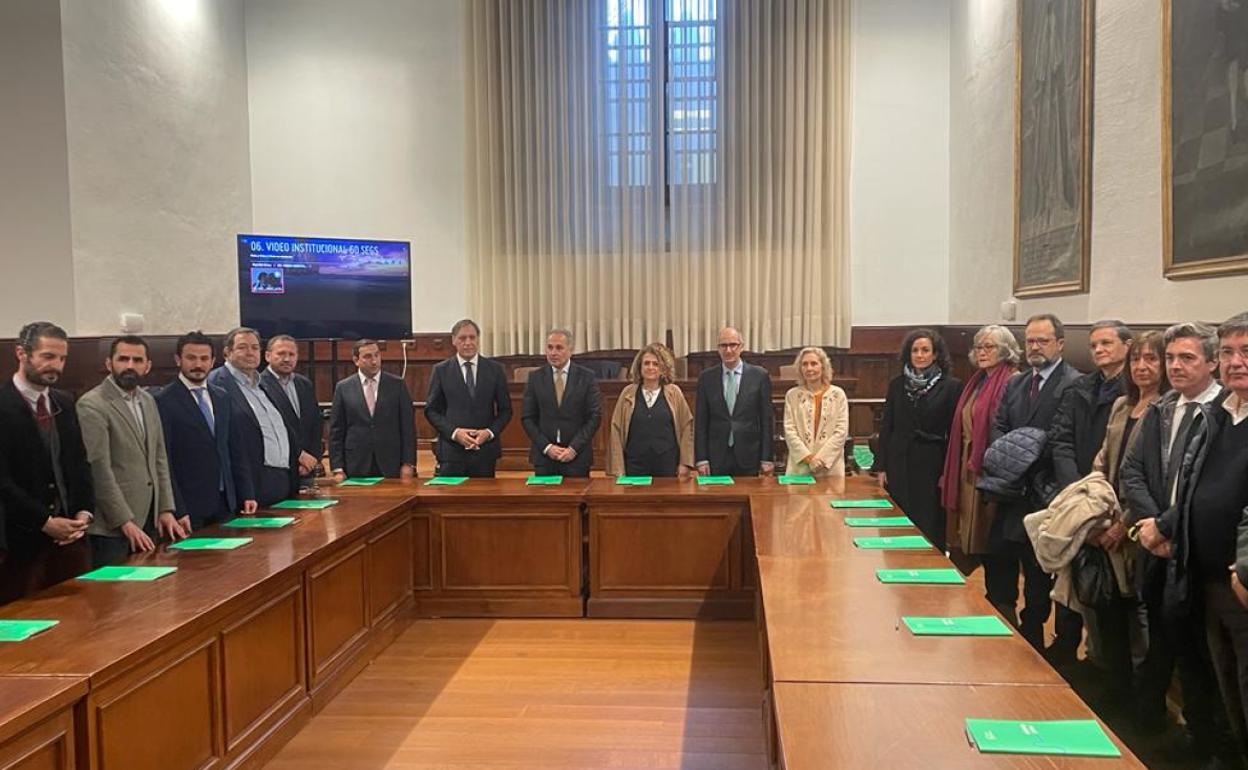 Autoridades de Salamanca presentes en la firma del manifiesto de la AECC en la Universidad de Salamanca.