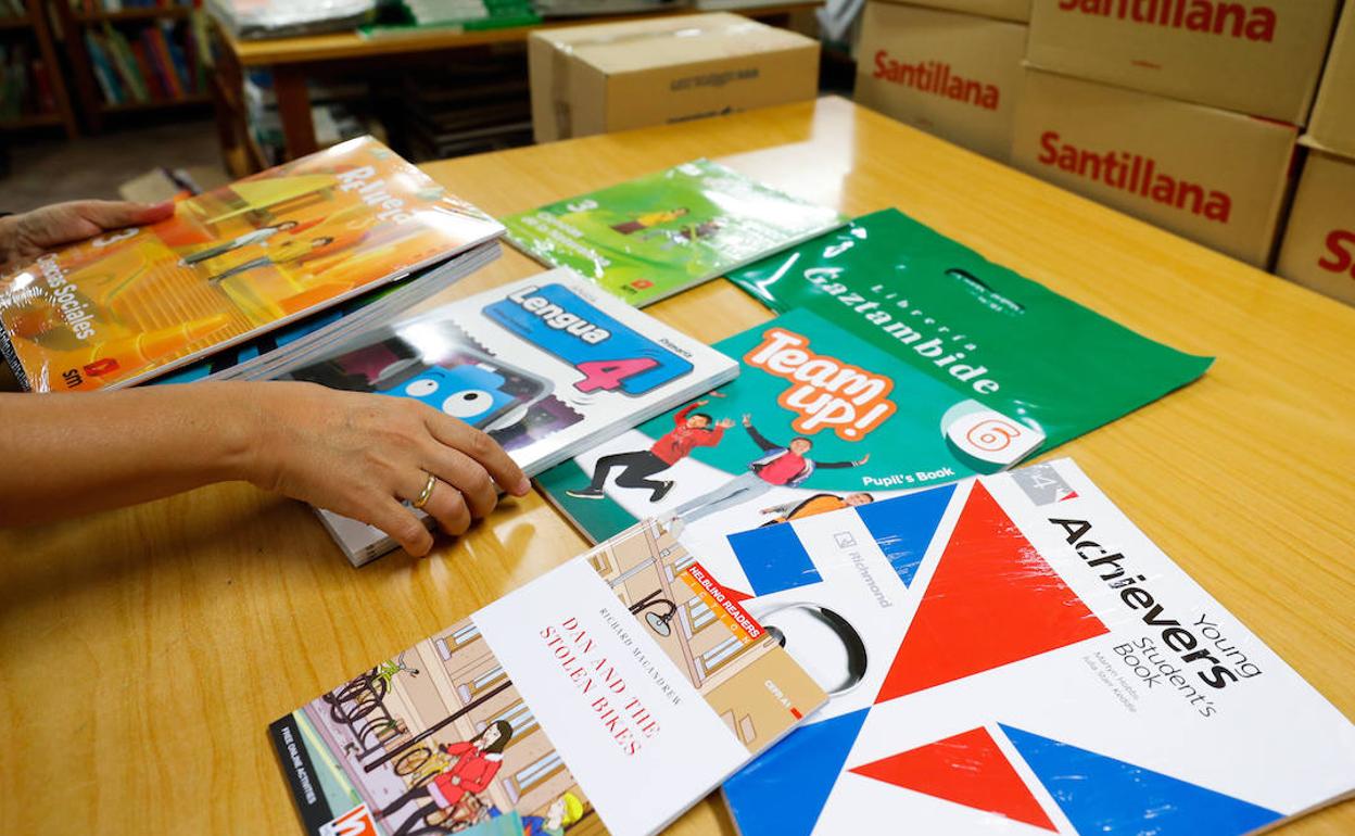 Imagen de archivo de libros de textos. 