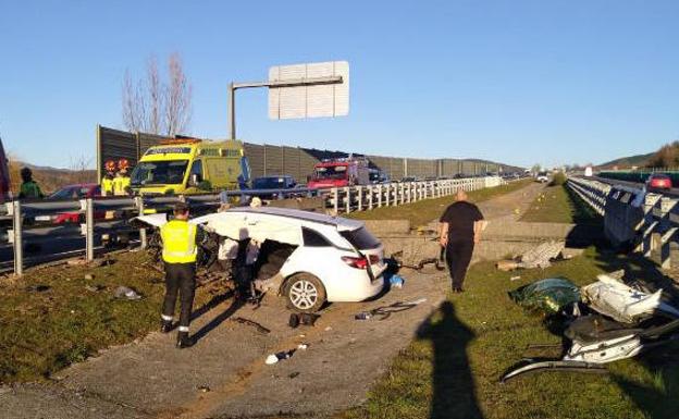 Un accidente de tráfico en León deja un fallecido y dos mujeres heridas, una de 15 años