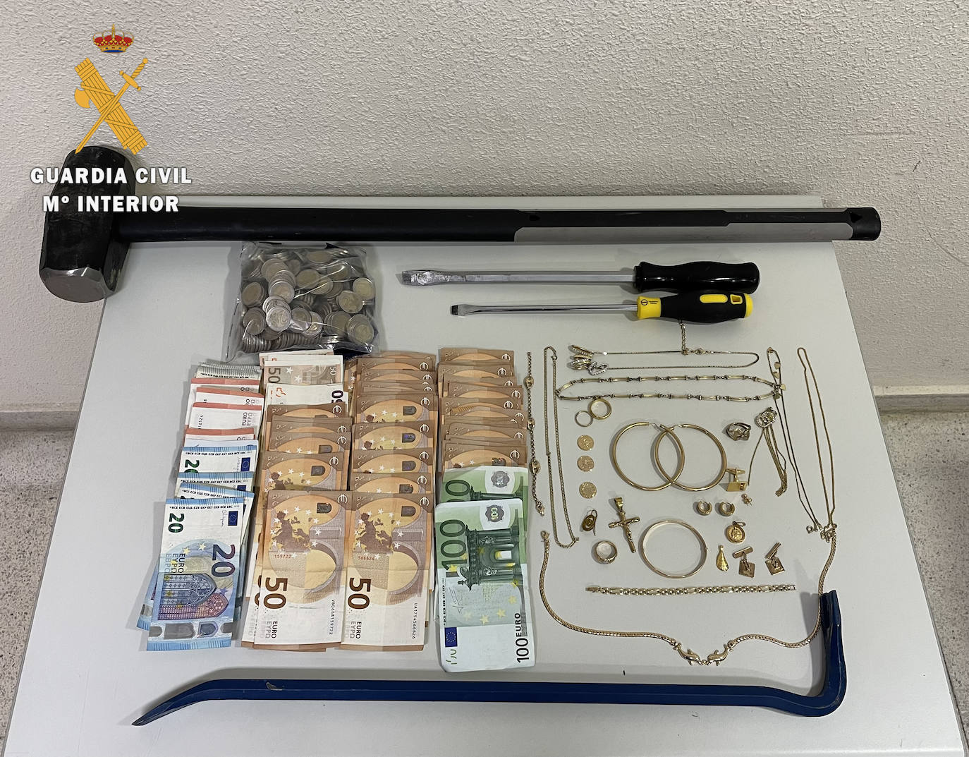 Material incautado por la Guardia Civil. 