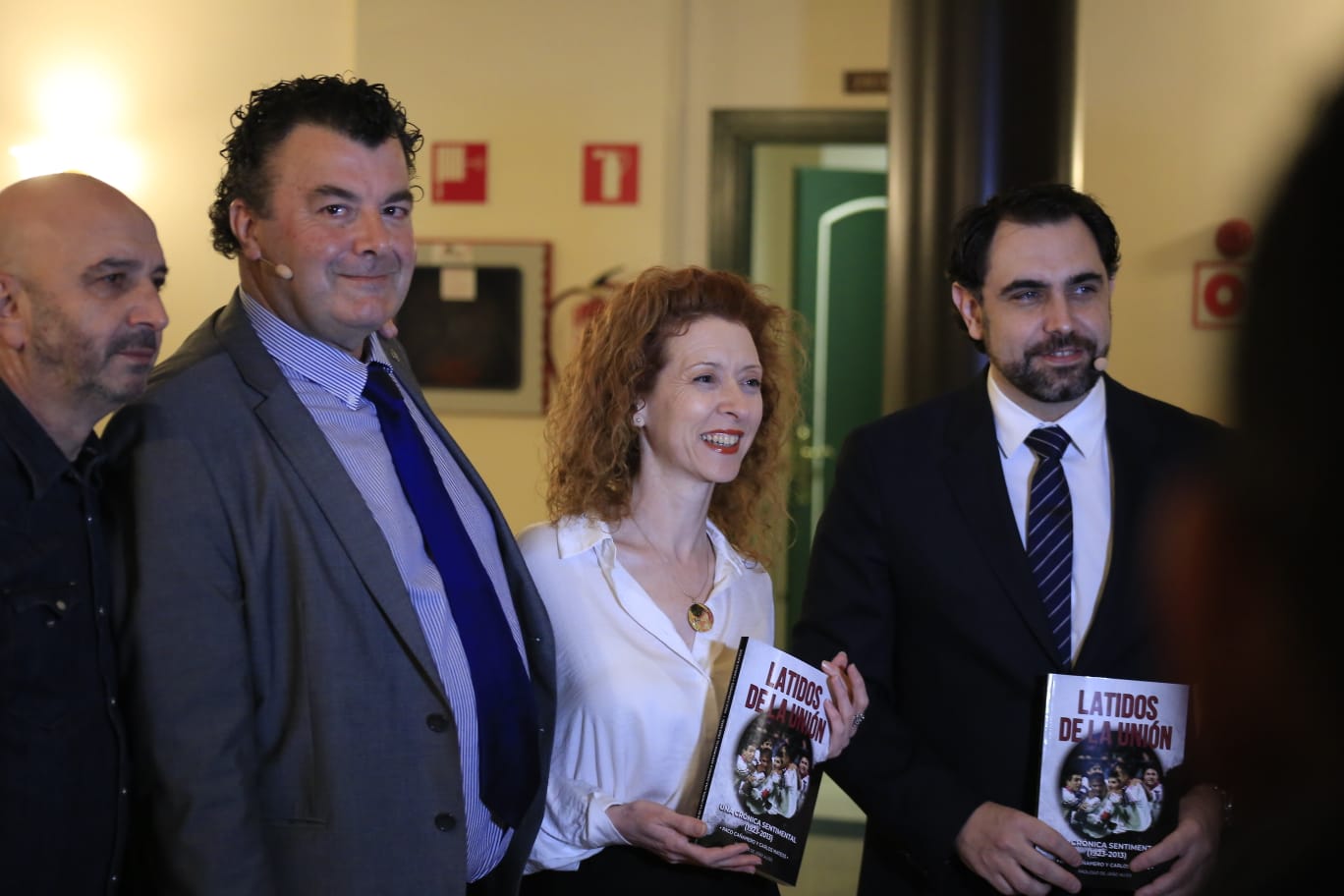 Fotos: Históricos de la UDS asisten a la presentación del libro que homenajea al club