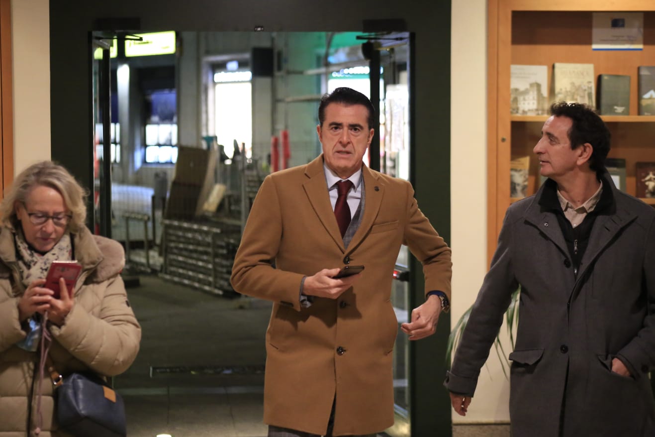 Fotos: Históricos de la UDS asisten a la presentación del libro que homenajea al club