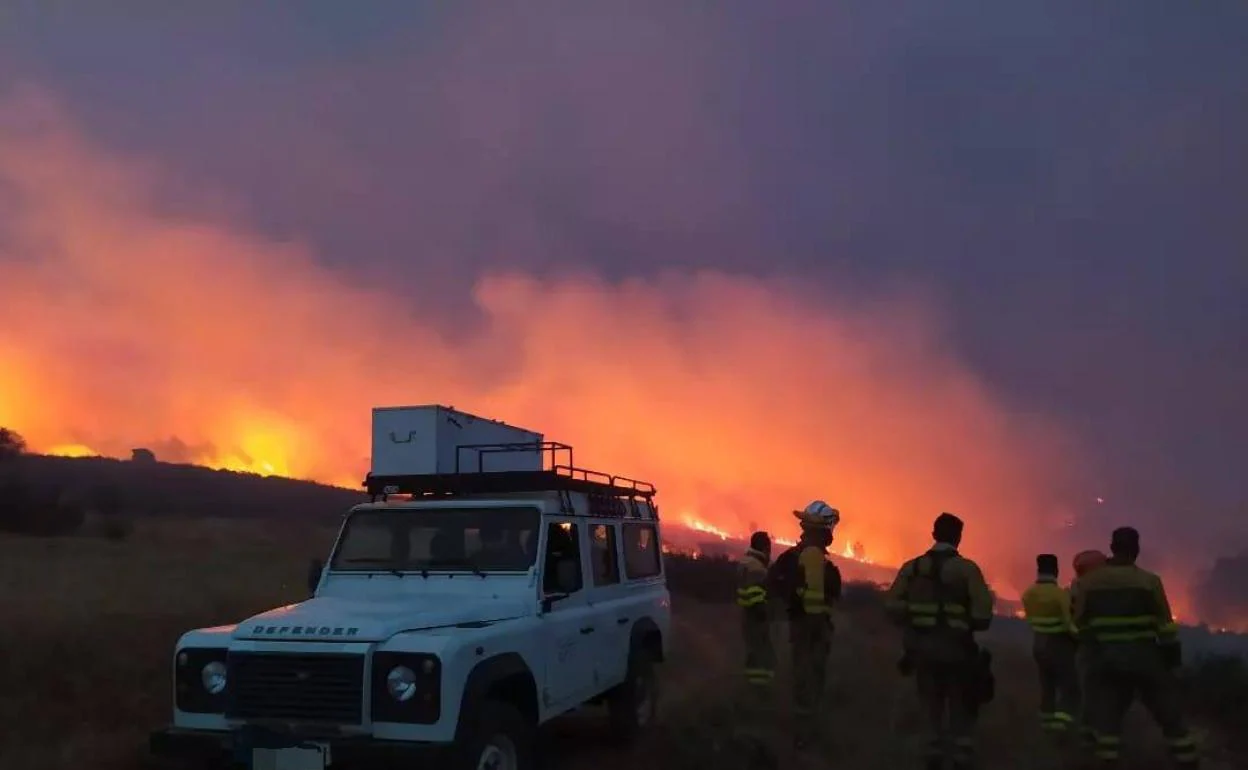 «Los incendios se apagan en invierno», la frase que sigue sin cumplirse