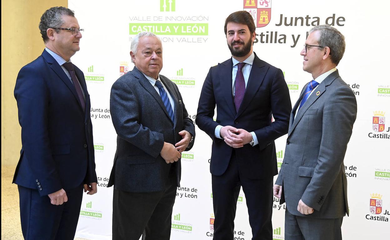 Gerardo Dueñas, Gonzalo Santonja, Juan García-Gallardo y Mariano Veganzones durante la presentación del primer Valle Regonial de la Innovación de la Unión Europea. 