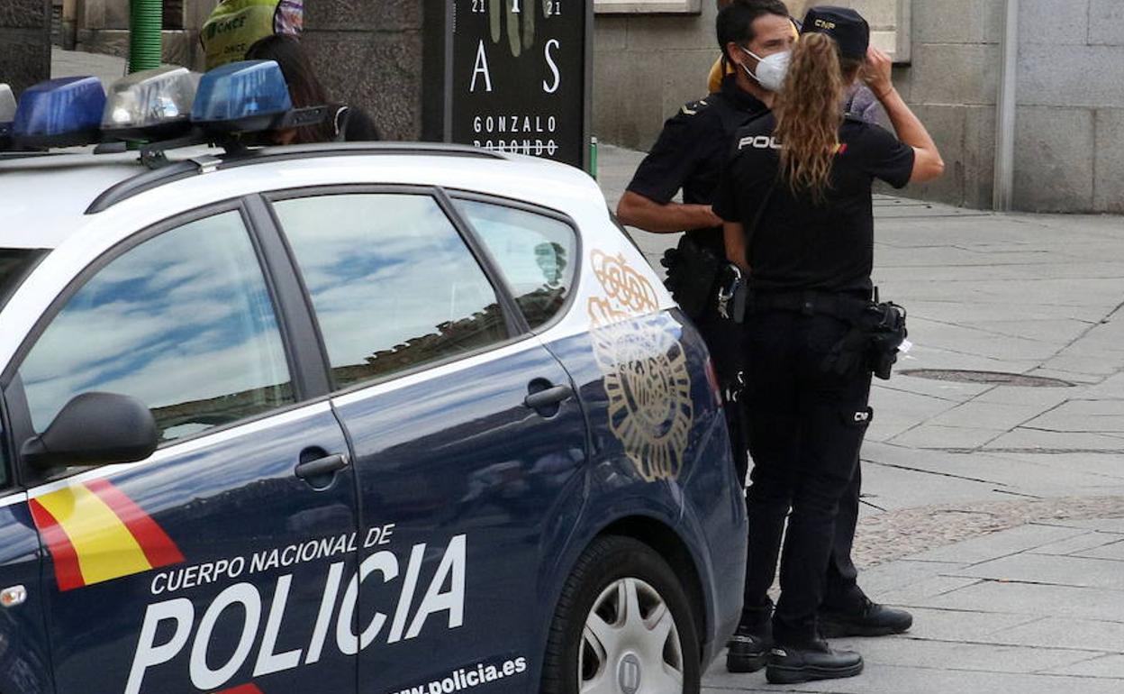 Una agente fuera de servicio detiene en Salamanca a un ladrón con fundas para un edredón nórdico