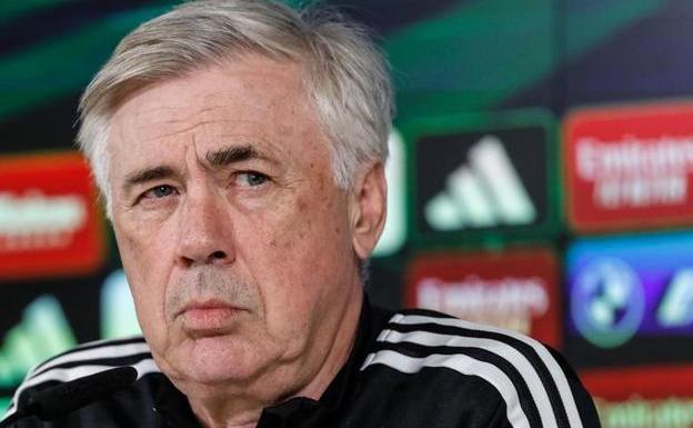 Carlo Ancelotti durante la rueda de prensa previa al encuentro aplazado ante el Elche