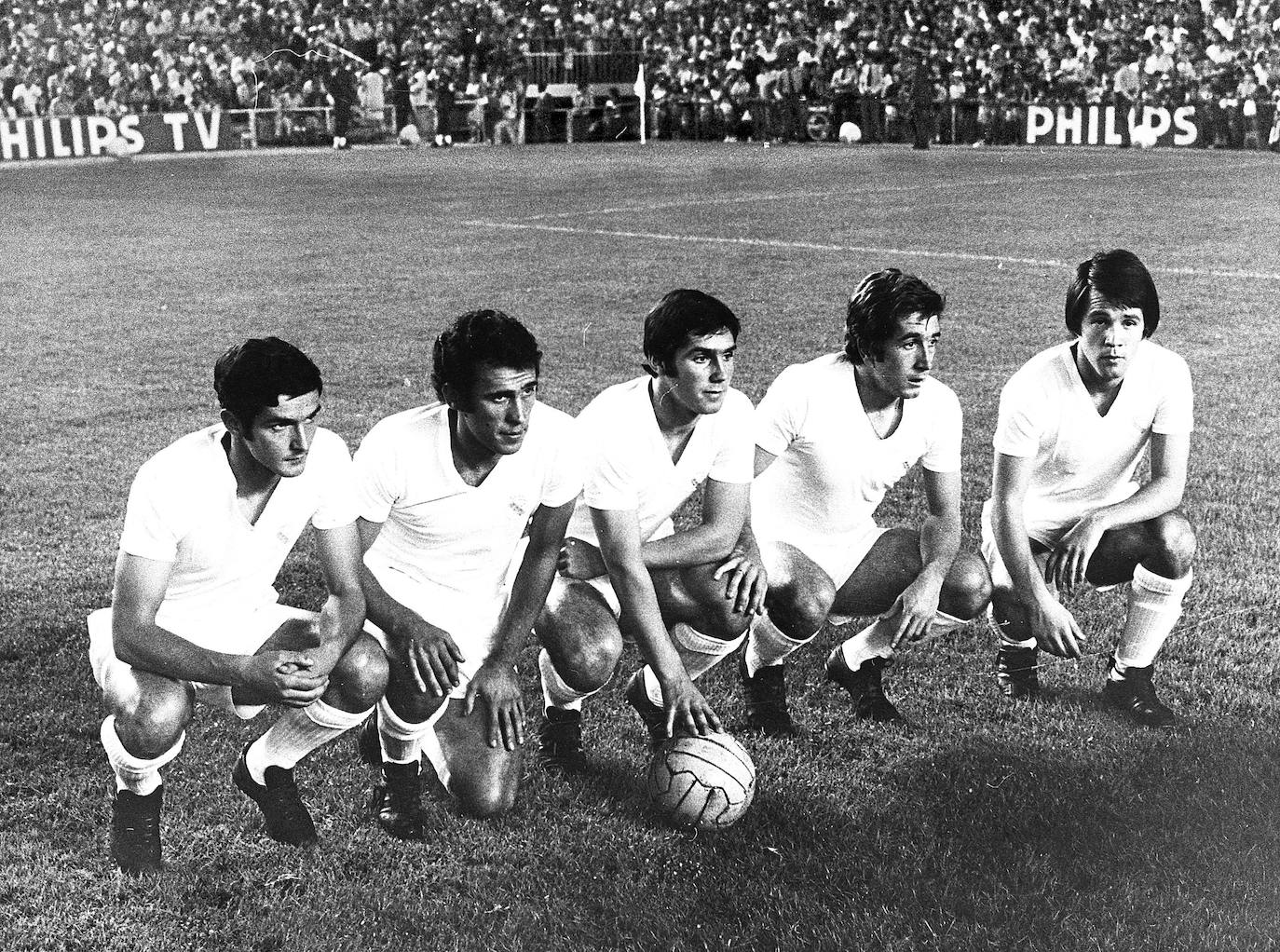 La delantera del Real Madrid en 1971 formada por Aguilar, Amancio Amaro, Santillana, Velázquez y Anzarda.