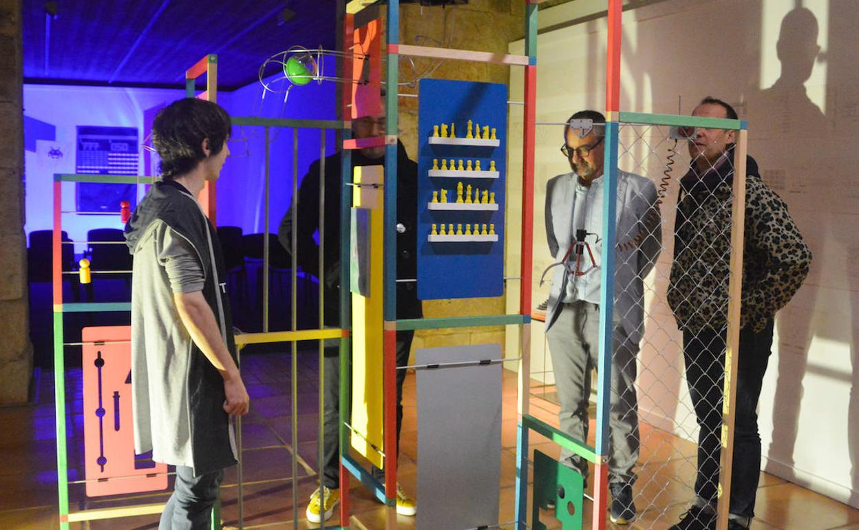 Parte de la exposición 'Meta-proyecciones' organizada por la USAL.