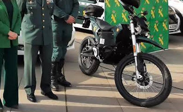 Patrullar el monte en las motos eléctricas de la Guardia Civil: límite 145 kilómetros