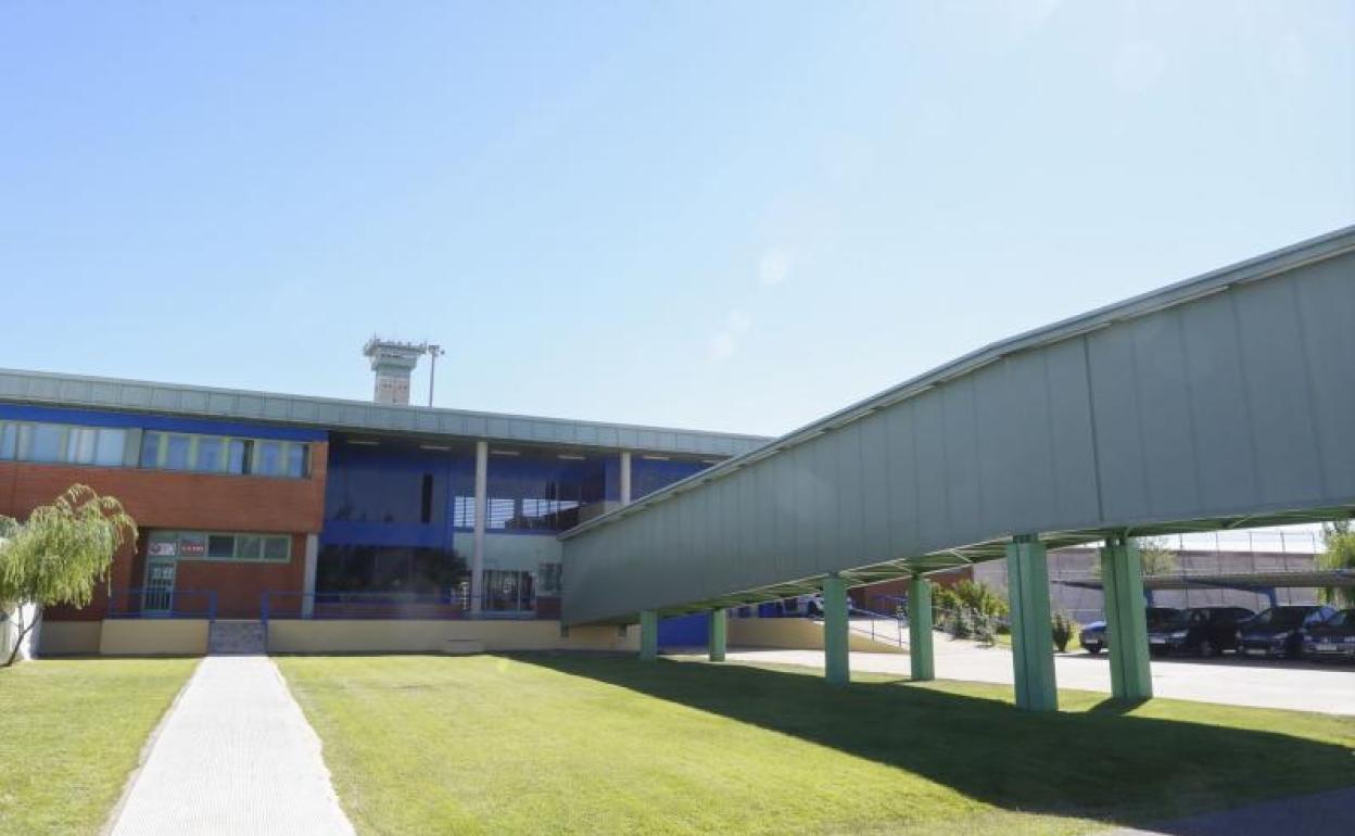 Imagen exterior de la prisión de Topas, en Salamanca. 
