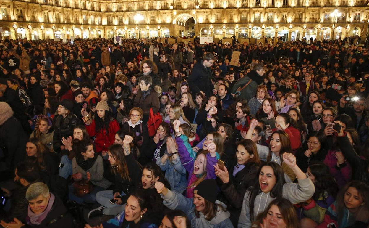 Miles de personas se concentraron en la Plaza Mayor tras la manifestación de 2018.