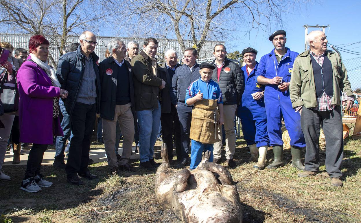 El presidente de la Junta Alfonso Fernández Mañueco asiste a la celebración de la séptima edición de esta cita matancera. 