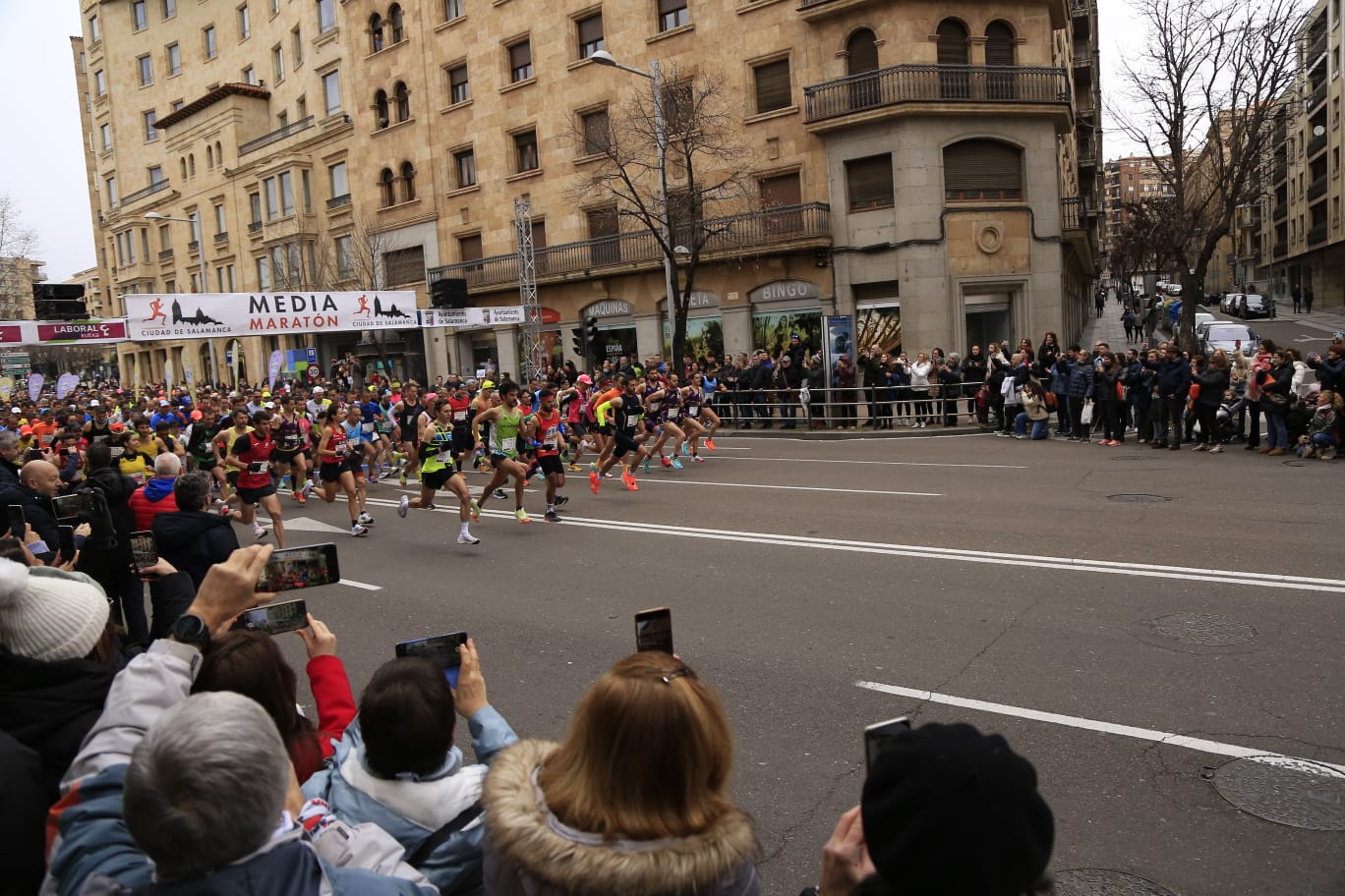 Fotos: Fiesta del atletismo popular salmantino con la Media Maratón