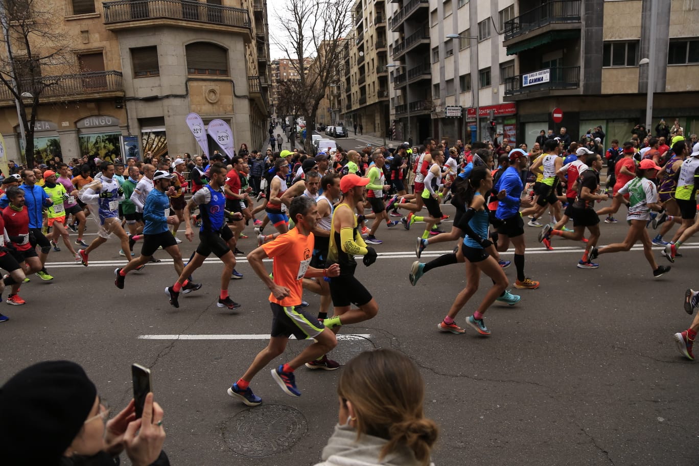 Fotos: Fiesta del atletismo popular salmantino con la Media Maratón