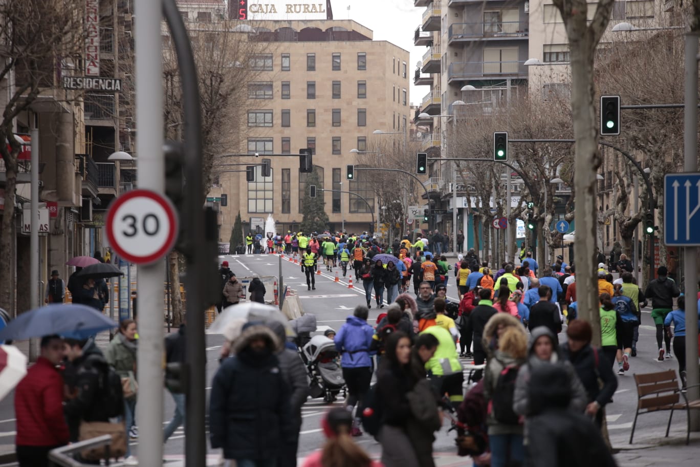 Fotos: Fiesta del atletismo popular salmantino con la Media Maratón