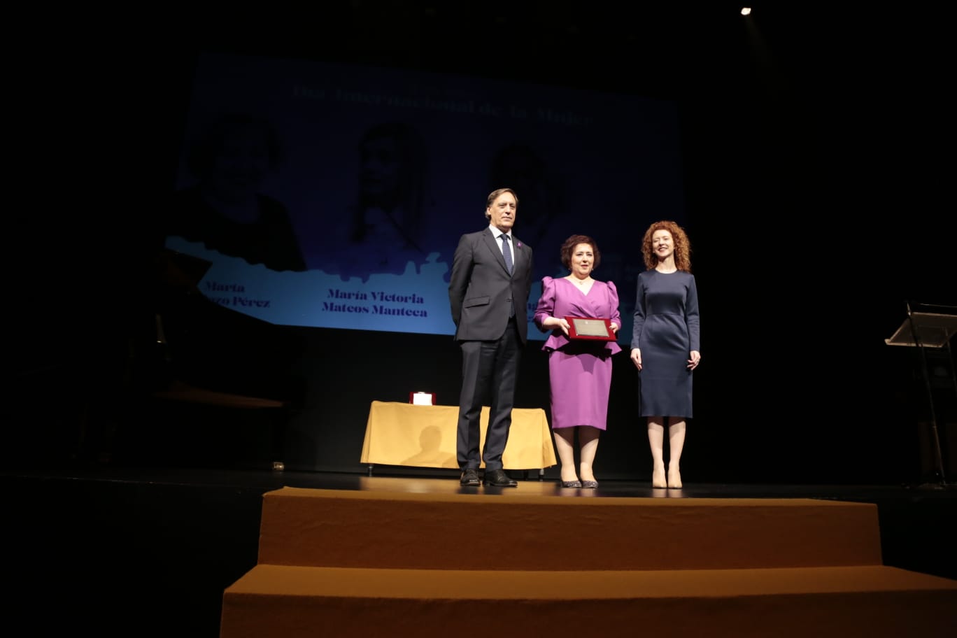 Fotos: Salamanca homenajea a Marta del Pozo, María Victoria Mateos y María Ángeles Hernández este 8 de marzo