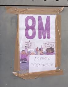 Imagen secundaria 2 - El Hospital de Salamanca retira las pancartas que conmemoran el 8M