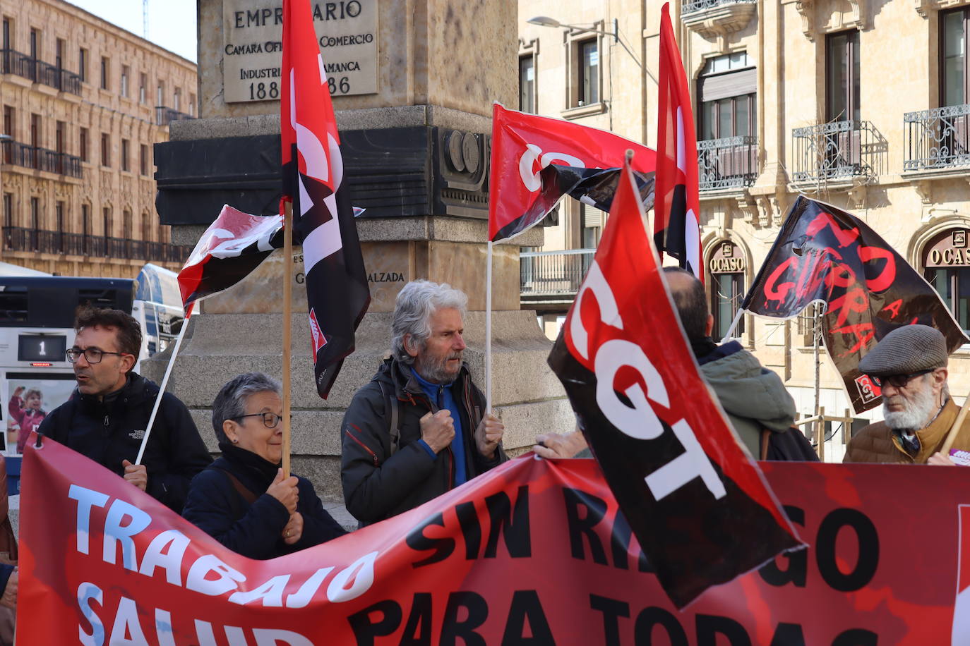 Imagen secundaria 1 - Salamanca se manifiesta para evitar más muertes laborales tras la primera en 2023