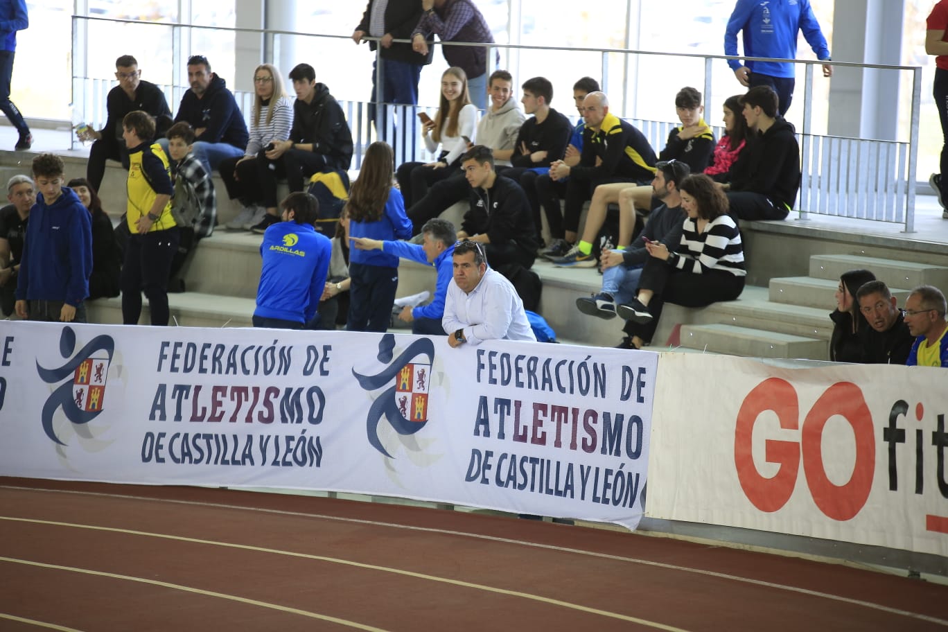 Rodrigo Fito, con el concejal de Deportes y su entrenador, Ramiro Morán. 