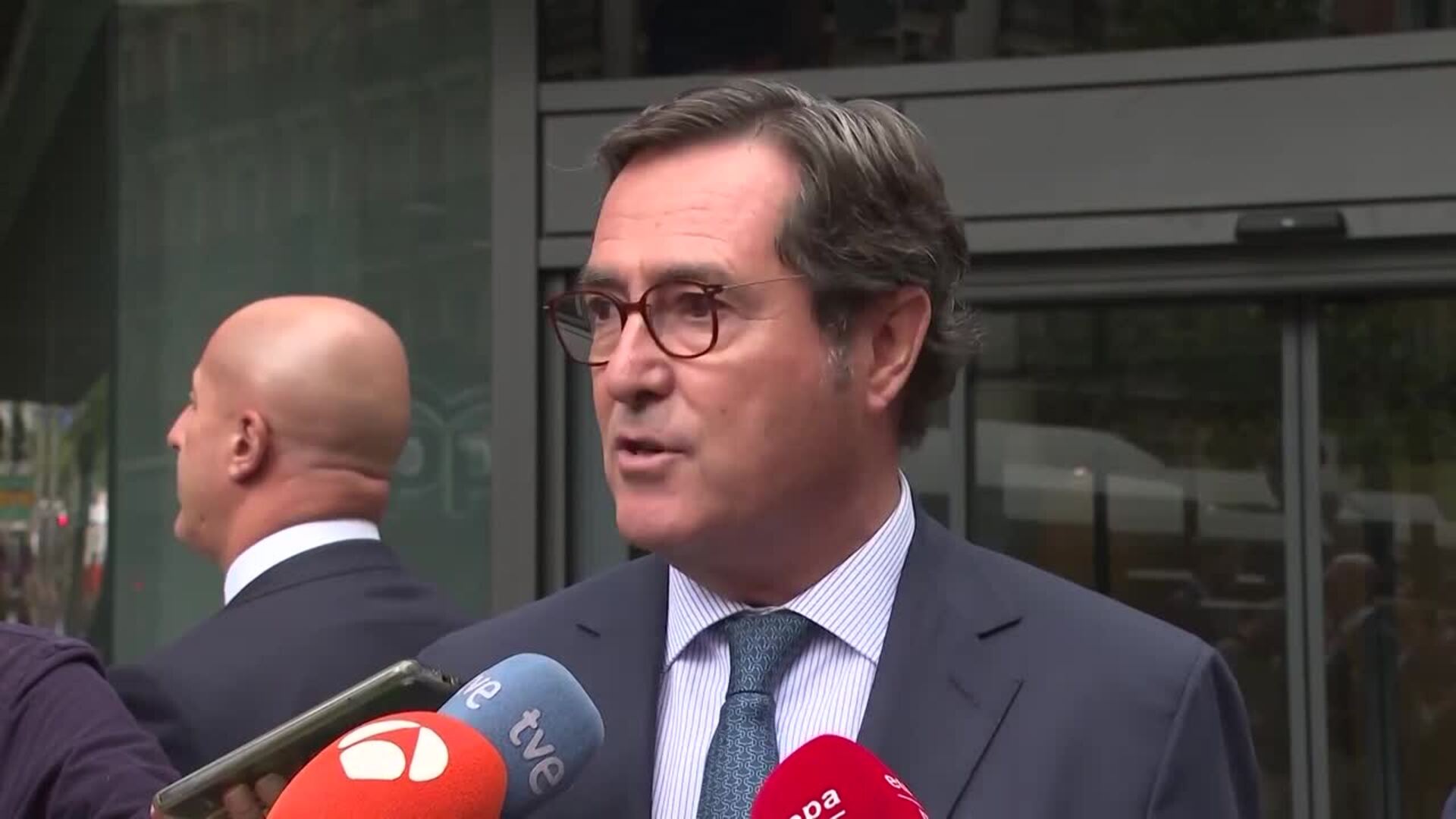 Garamendi expresa su rechazo a la amnistía tras verse con Feijóo y reclama acuerdos PP-PSOE