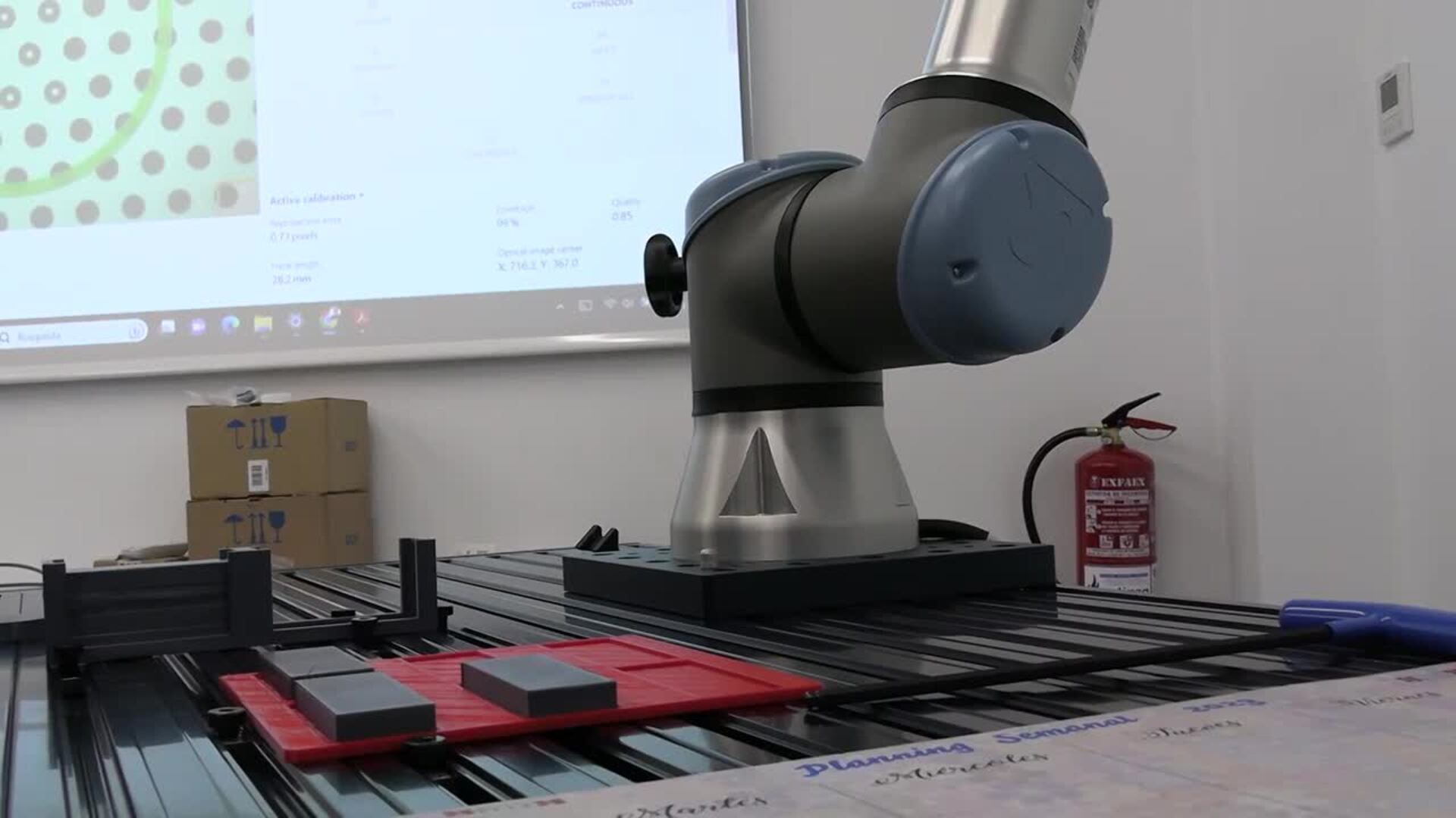Alumnos de Salamanca trabajan con nuevos robots de última generación y gafas de realidad mixta