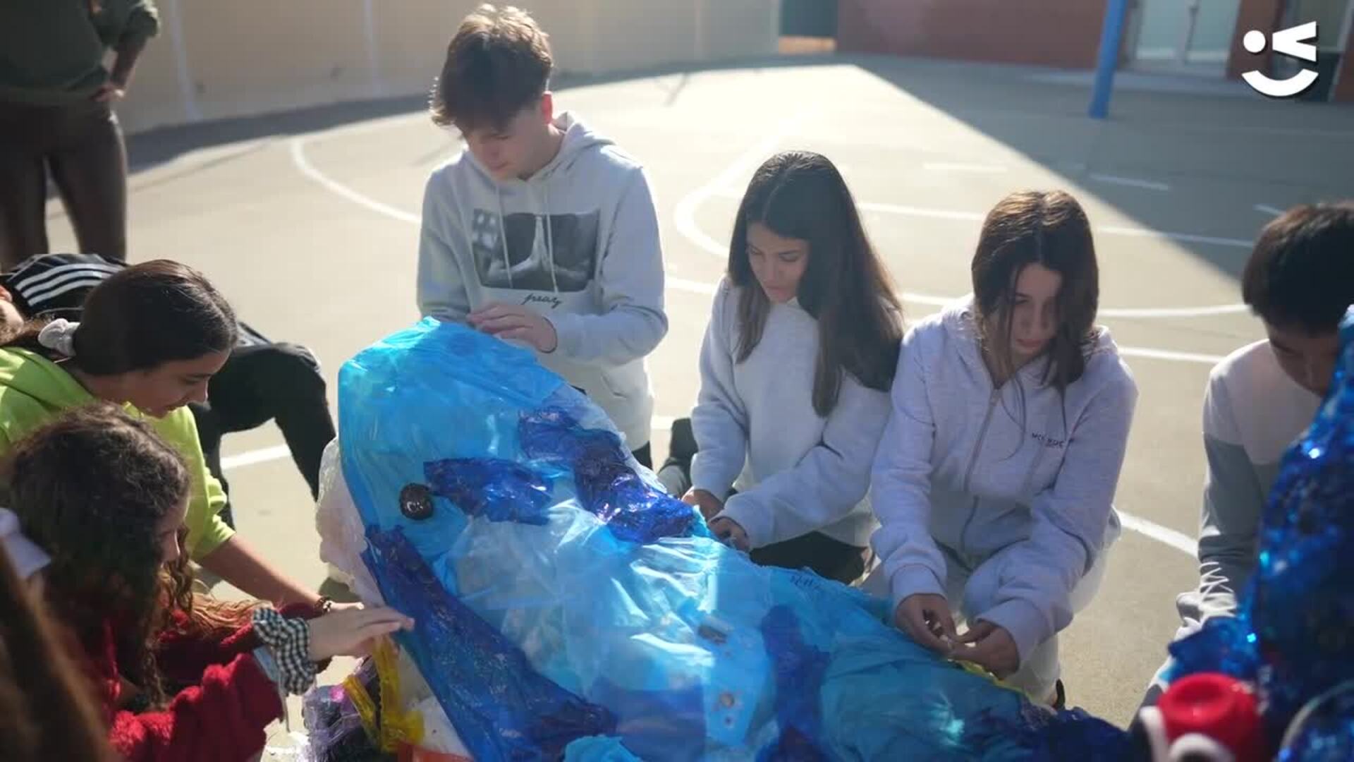 Alumnos impulsan la sostenibilidad en un concurso de reutilización de plásticos