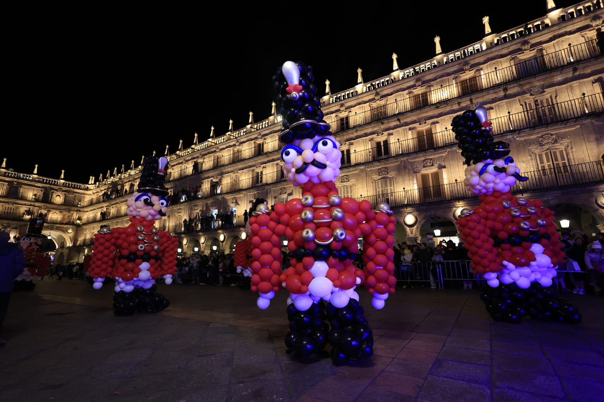 Los Reyes Magos reparten ilusión por Salamanca