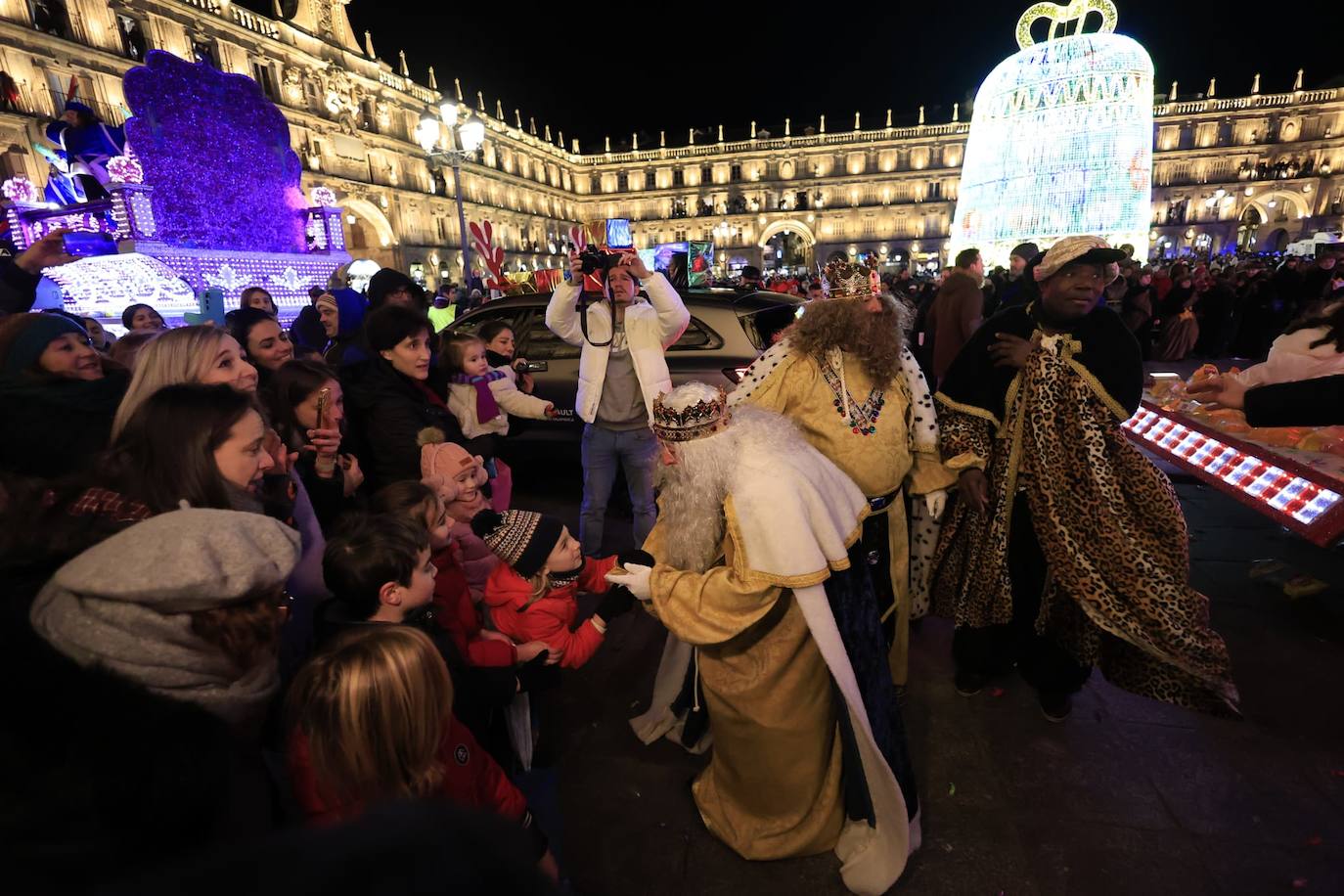 Los Reyes Magos reparten ilusión por Salamanca