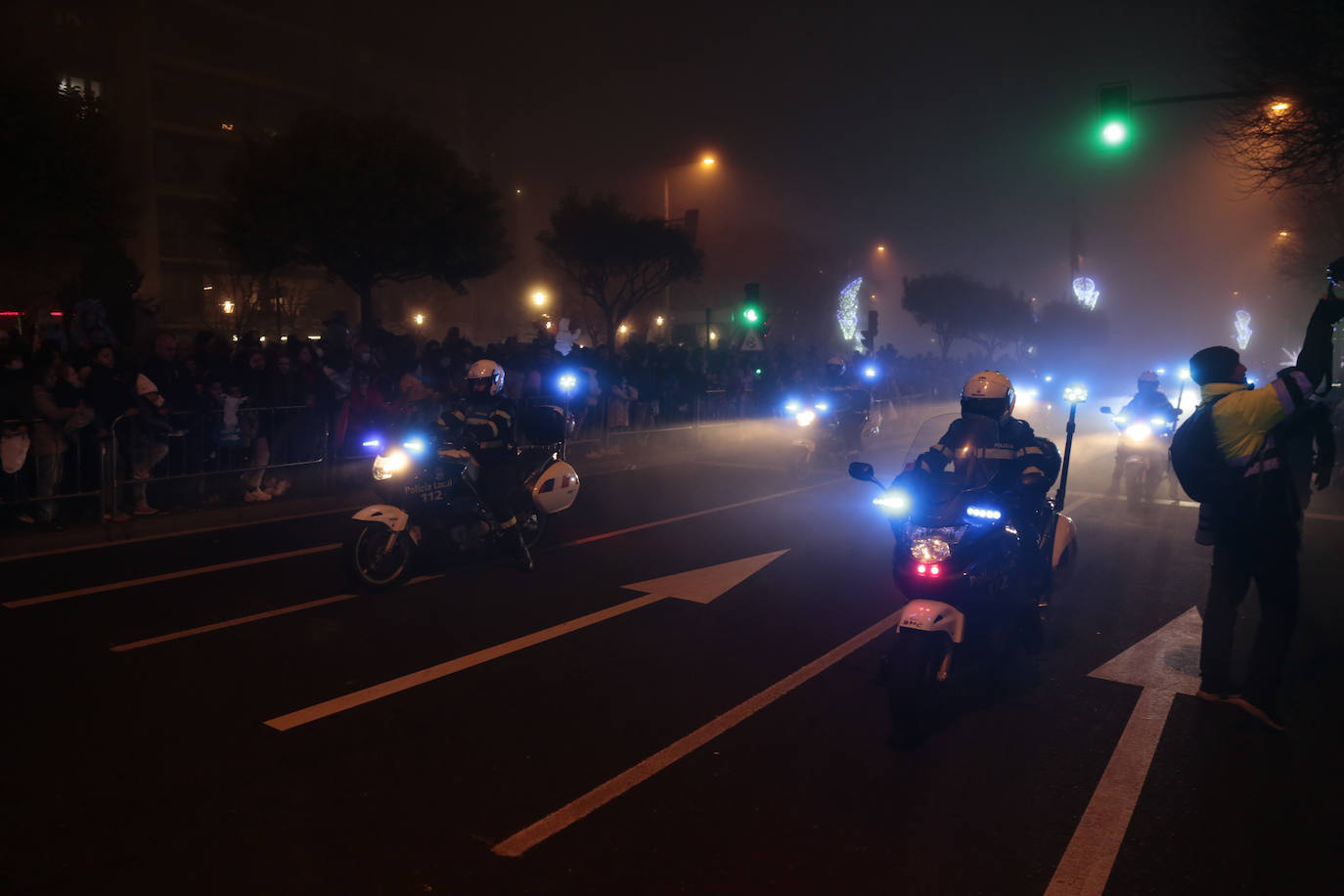Motos de la policía durante la cabalgata.