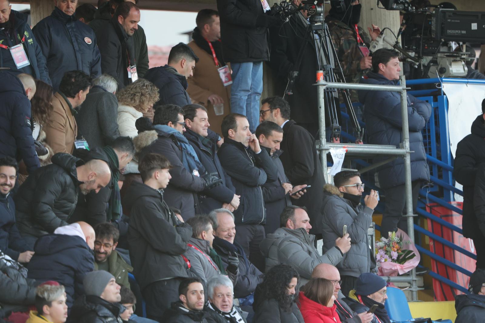 Las imágenes del aplazado Unionistas-Villarreal de la Copa del Rey por un apagón