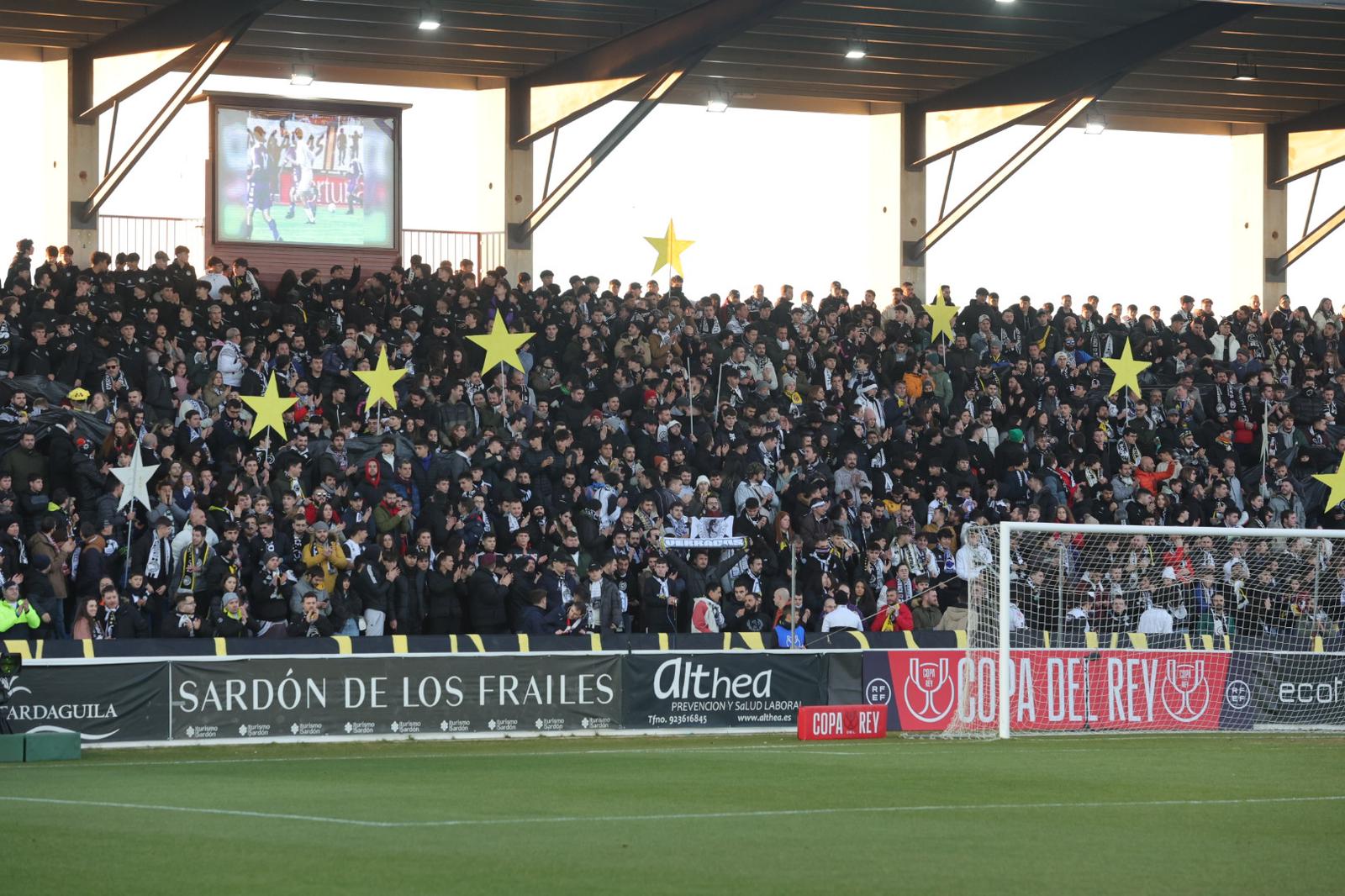 Las imágenes del aplazado Unionistas-Villarreal de la Copa del Rey por un apagón