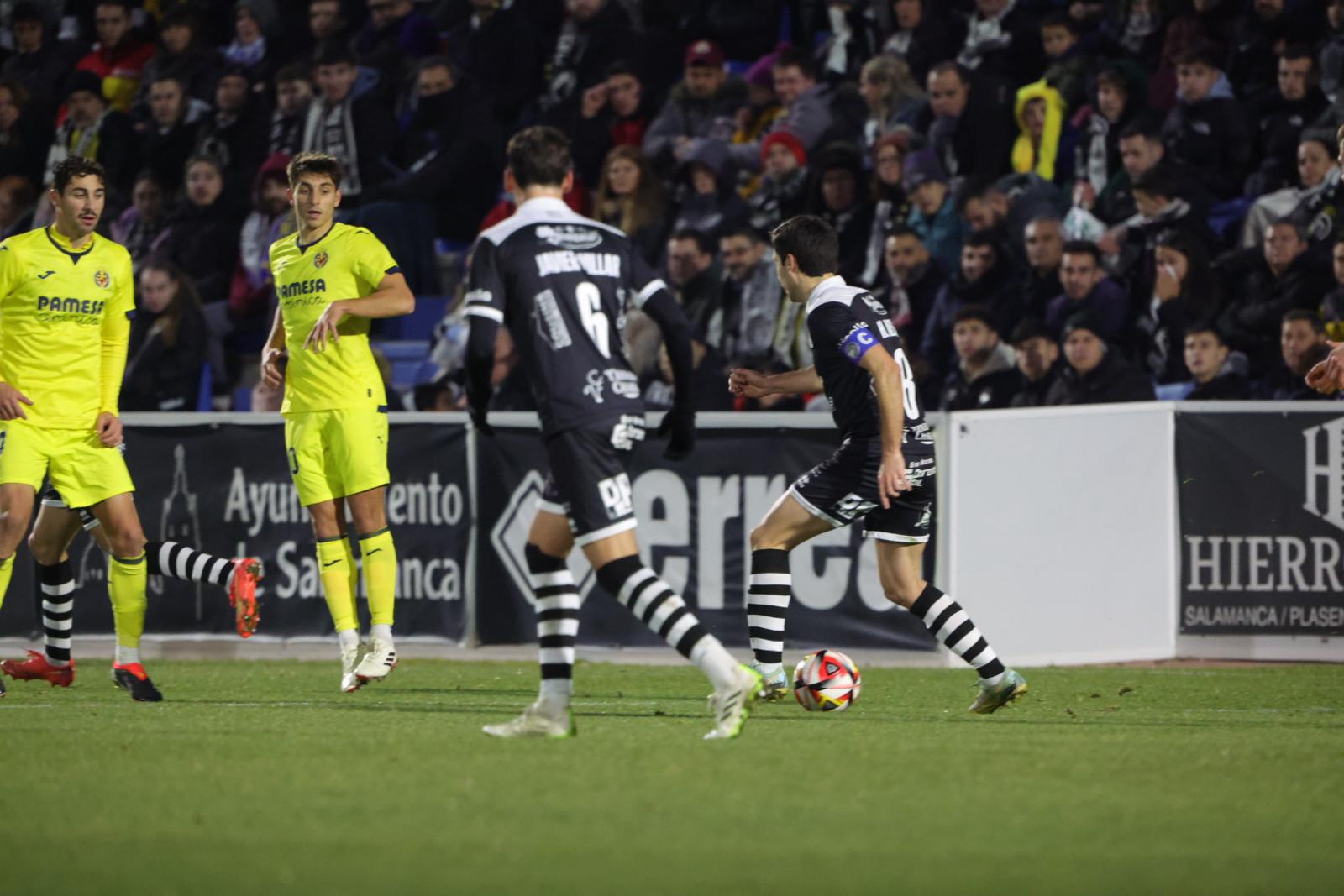 Las imágenes del aplazado Unionistas-Villarreal de la Copa del Rey por un apagón