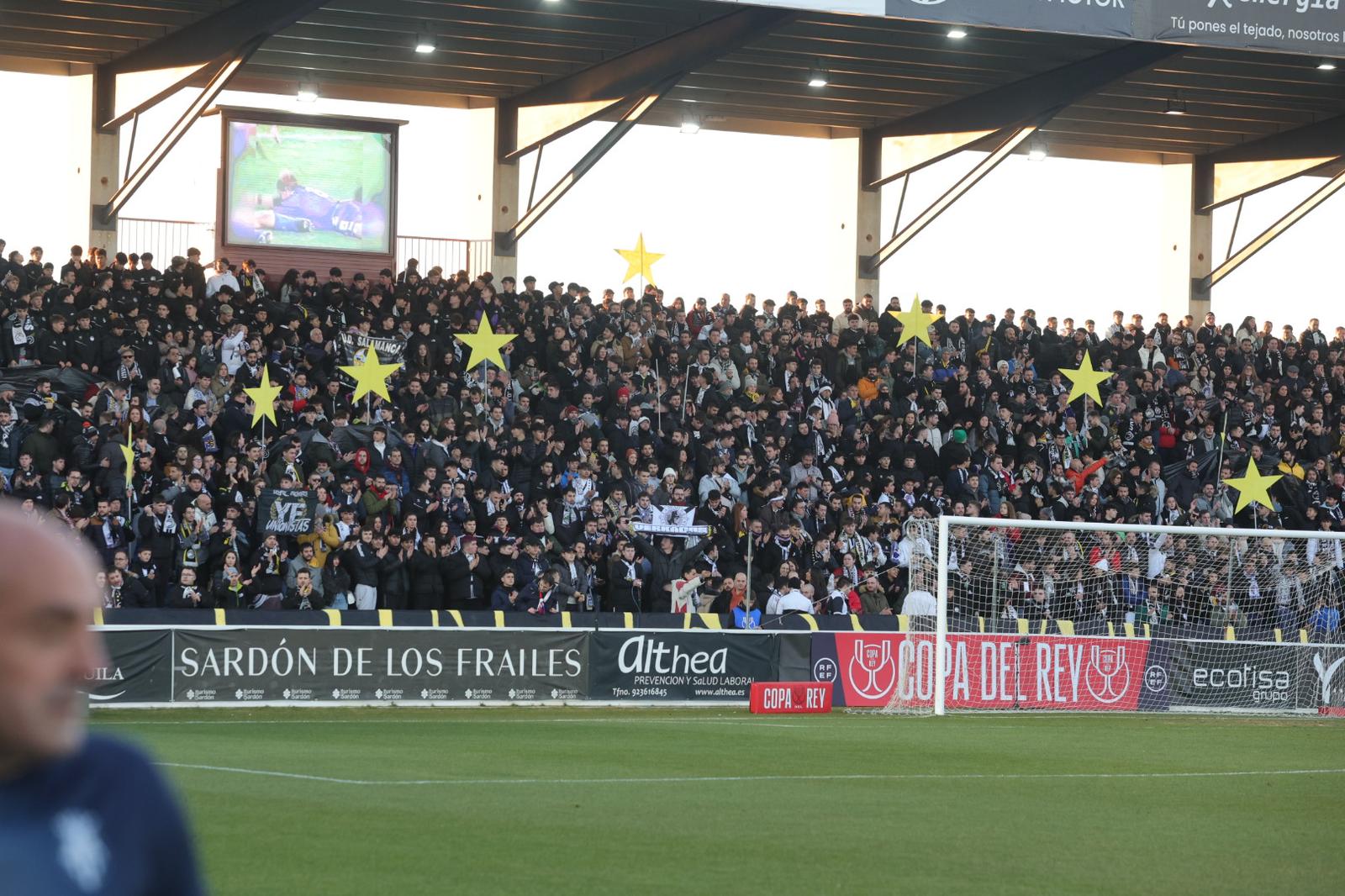 Las imágenes del aplazado Unionistas-Villarreal de la Copa del Rey por un apagón