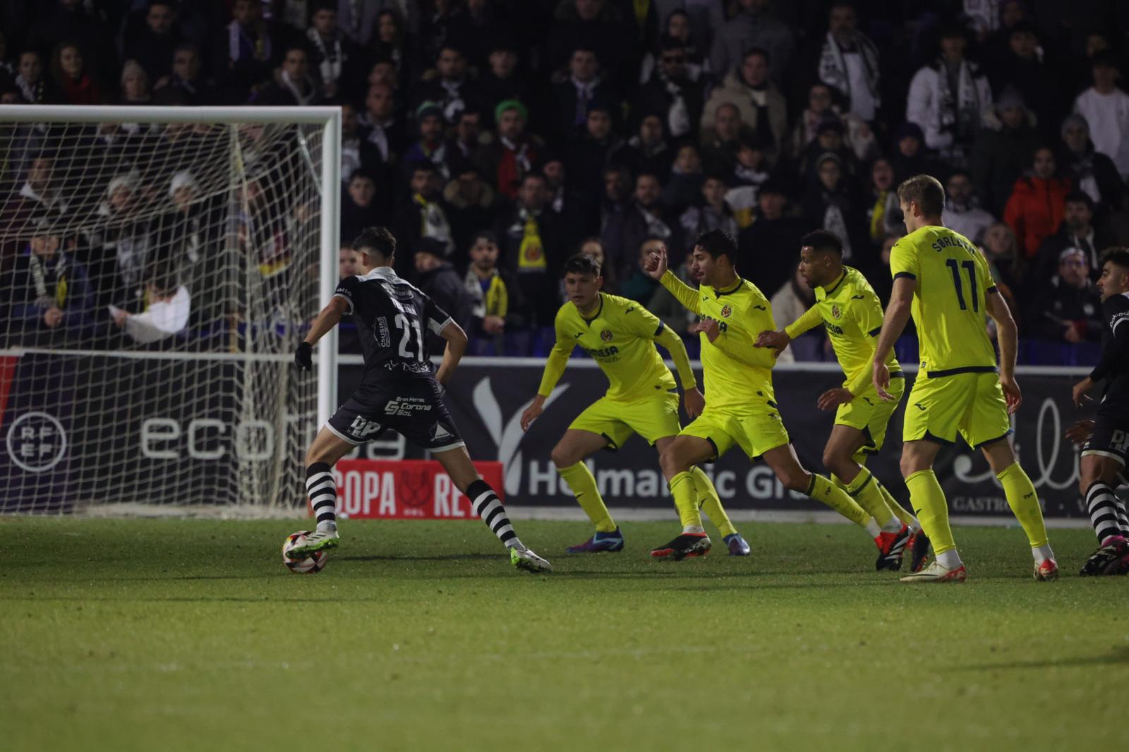 Las imágenes del aplazado Unionistas-Villarreal de la Copa del Rey por un apagón