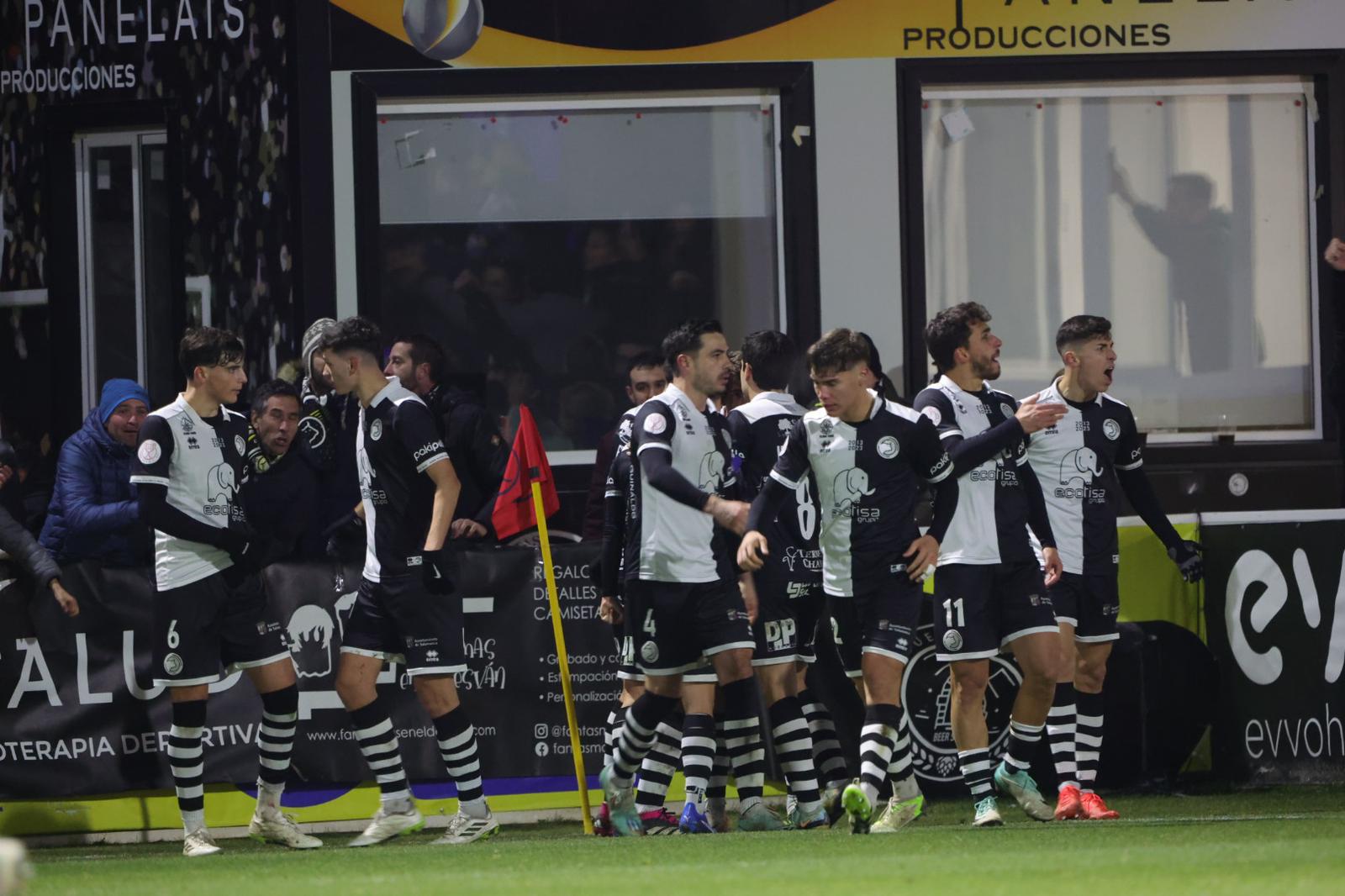 Las imágenes del aplazado Unionistas-Villarreal de la Copa del Rey por un apagón