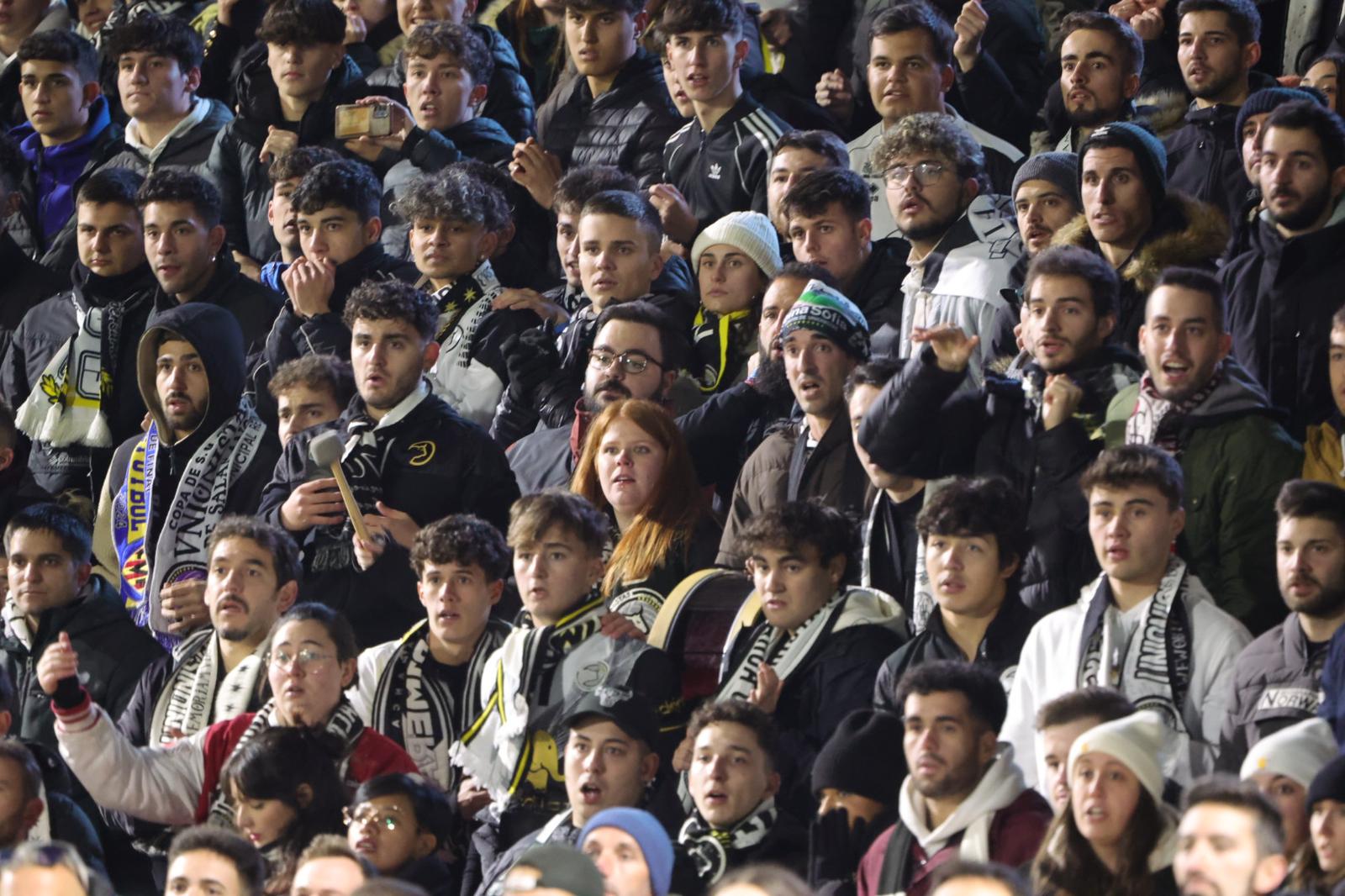 Las imágenes del aplazado Unionistas-Villarreal de la Copa del Rey por un apagón